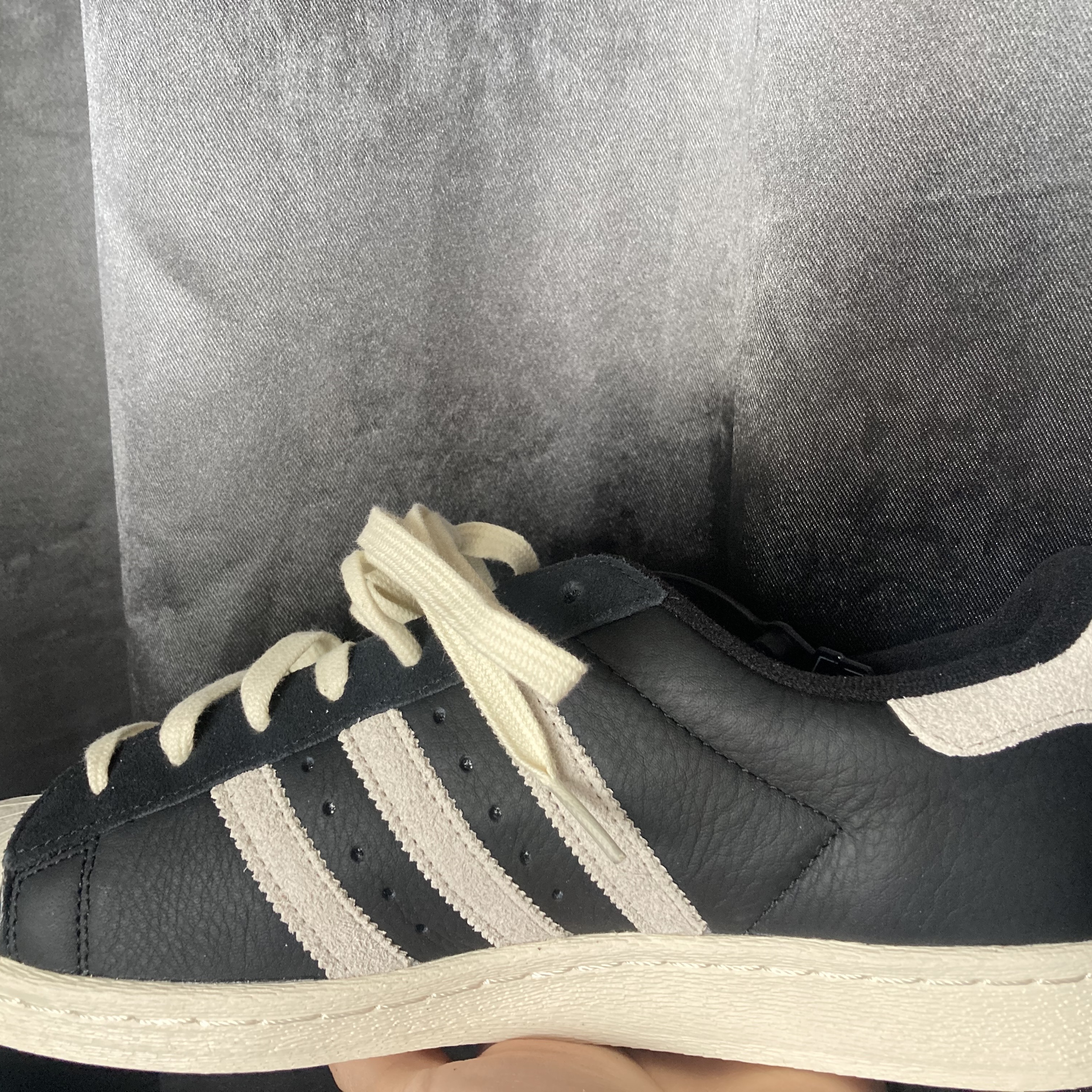 Adidas Superstar 82 Black White 착용 스타일