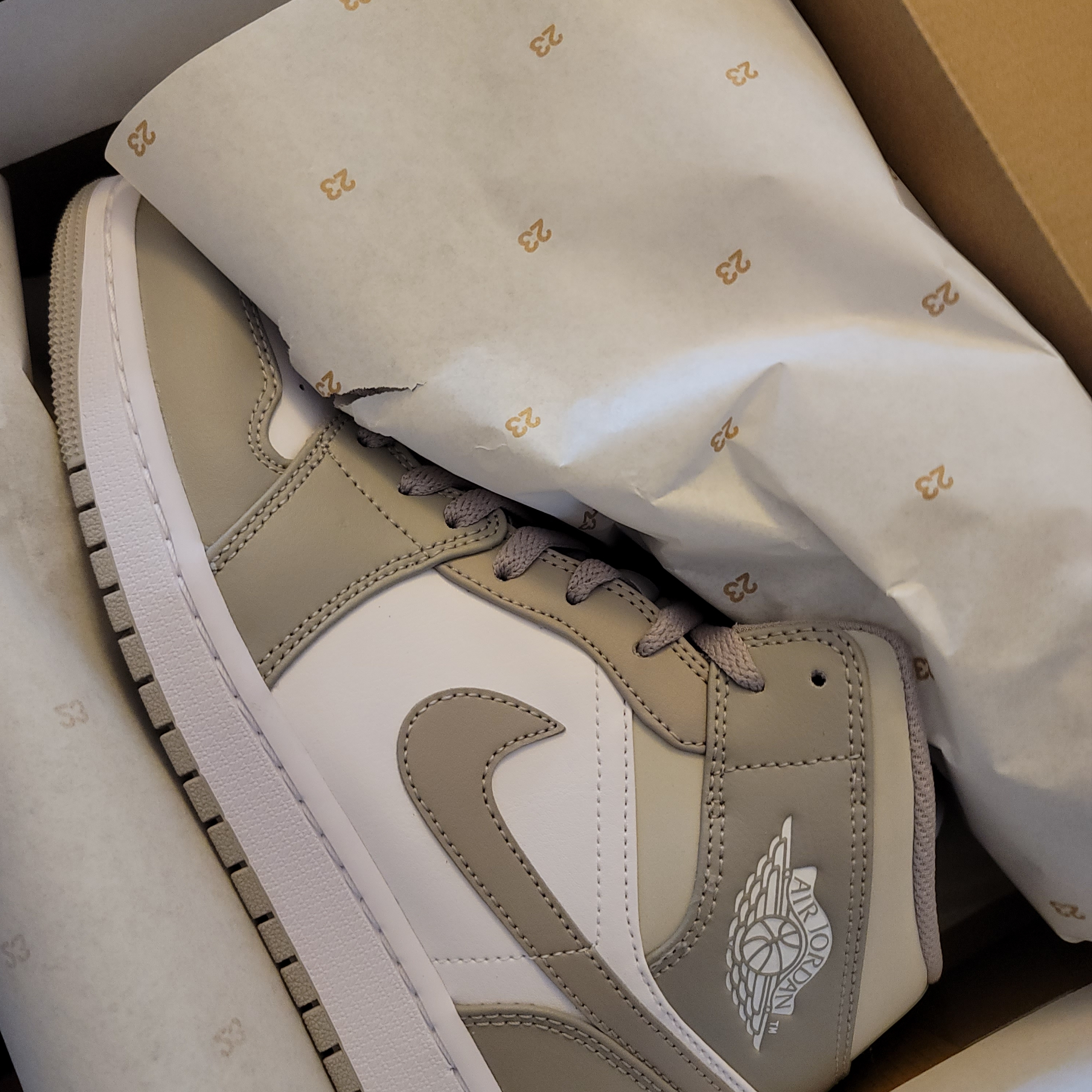 Jordan 1 Mid College Grey 착용 스타일 - 2