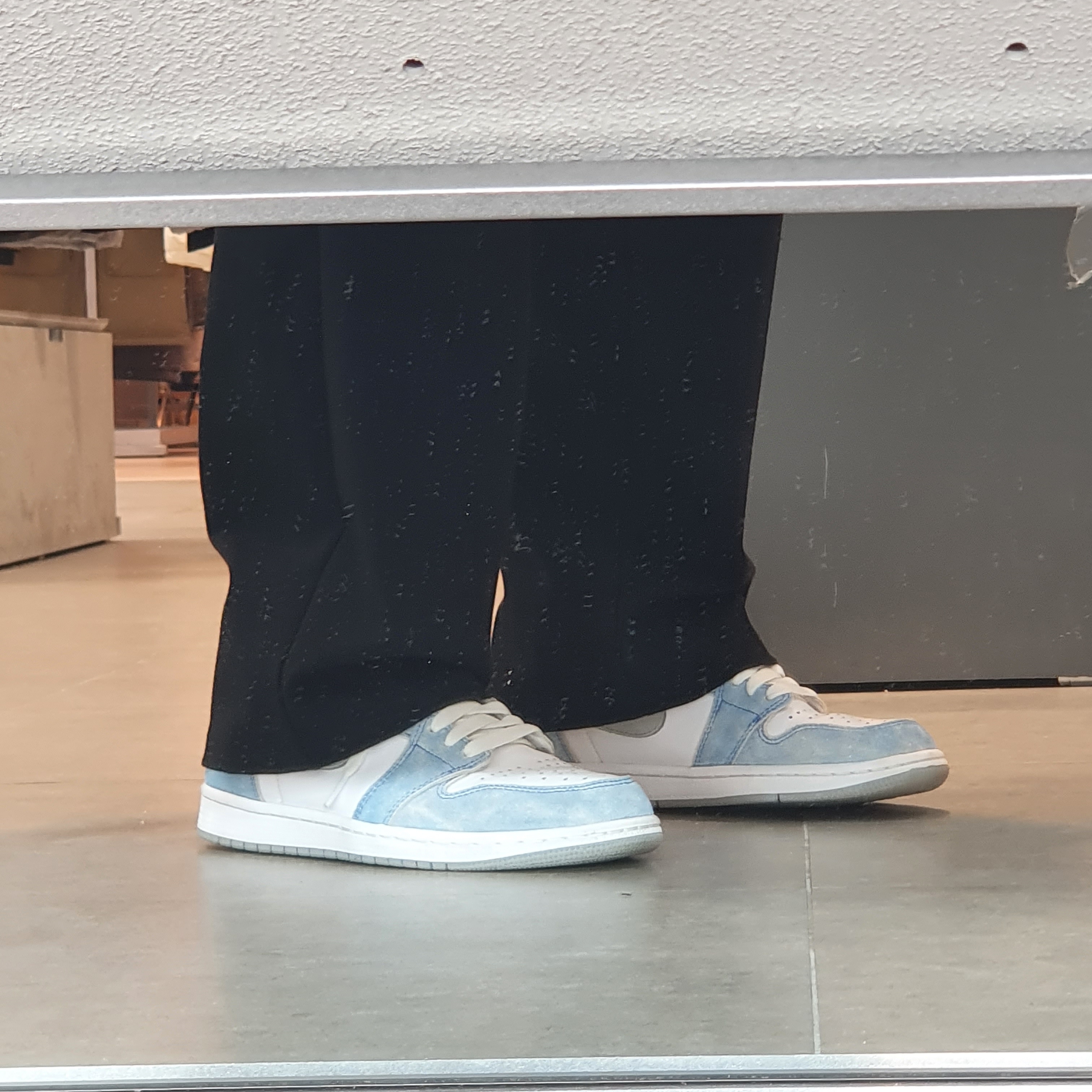 Jordan 1 Retro High OG Hyper Royal 착용 스타일
