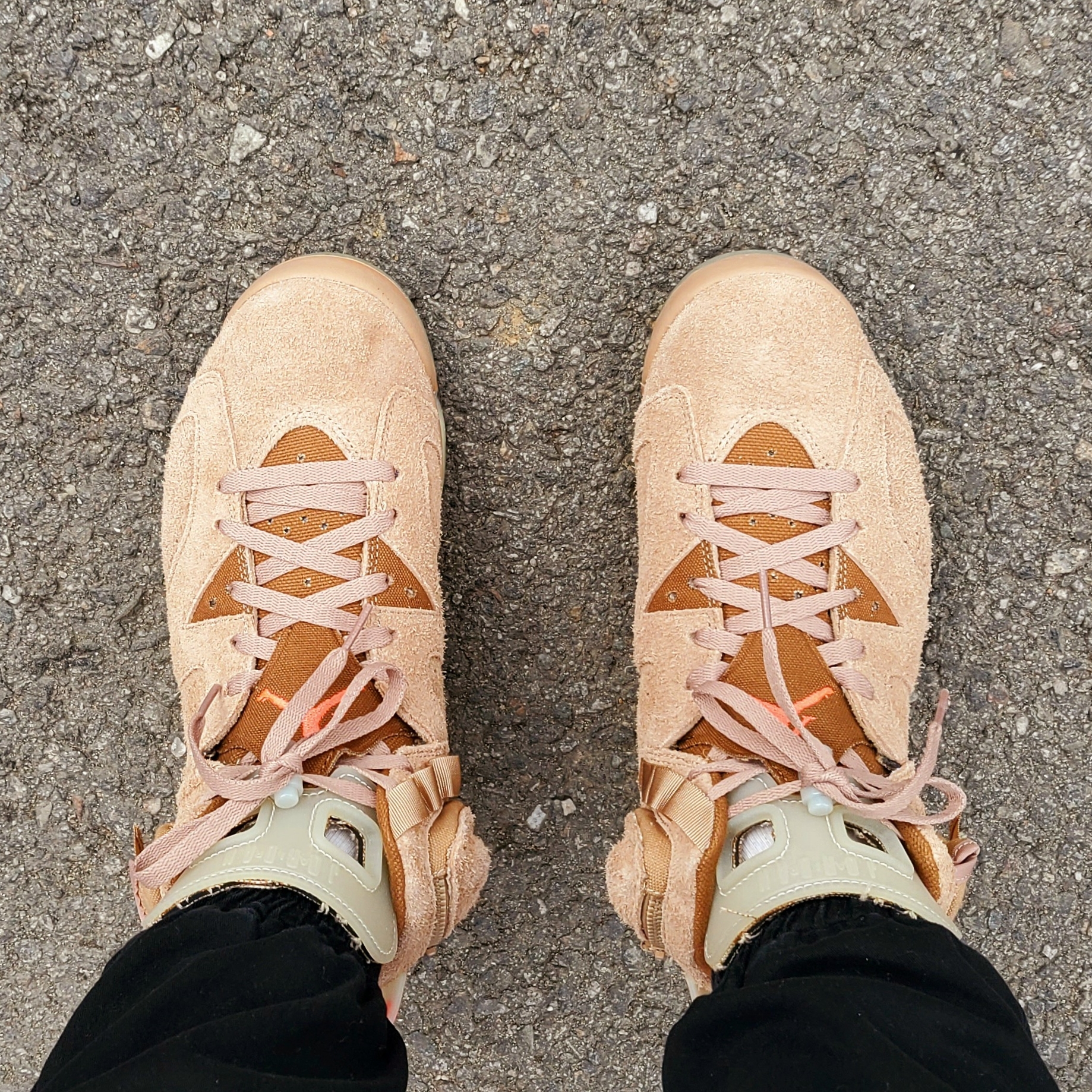 Jordan 6 x Travis Scott Retro SP British Khaki 착용 스타일 - 3