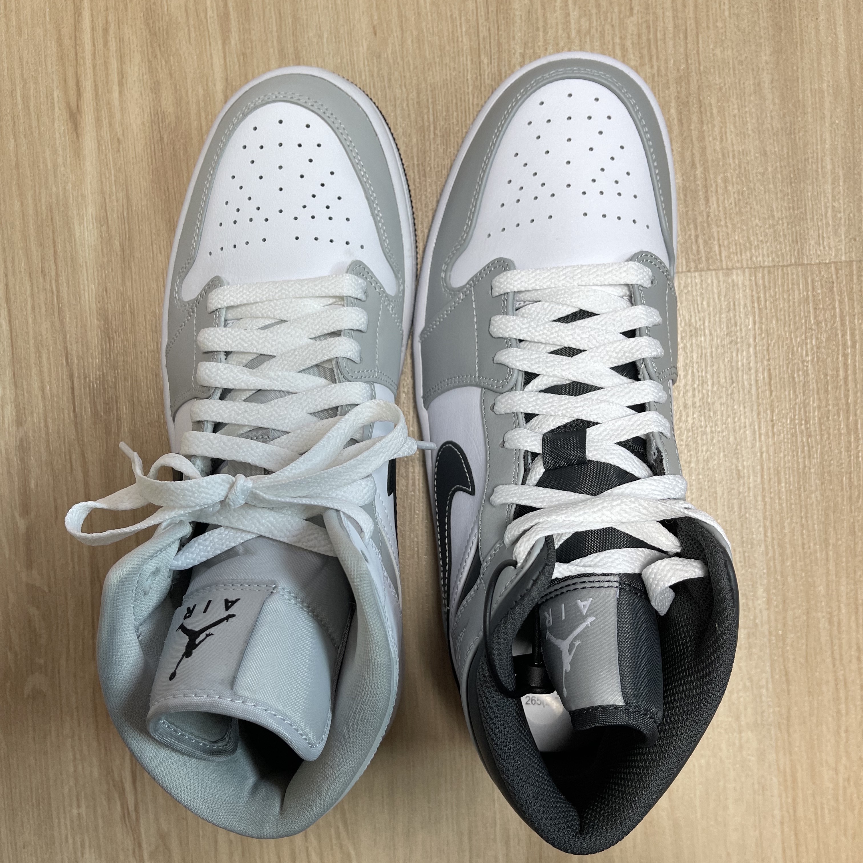 Jordan 1 Mid Light Smoke Grey Anthracite, (W) Jordan 1 Mid Grey Fog 착용 스타일 - 3