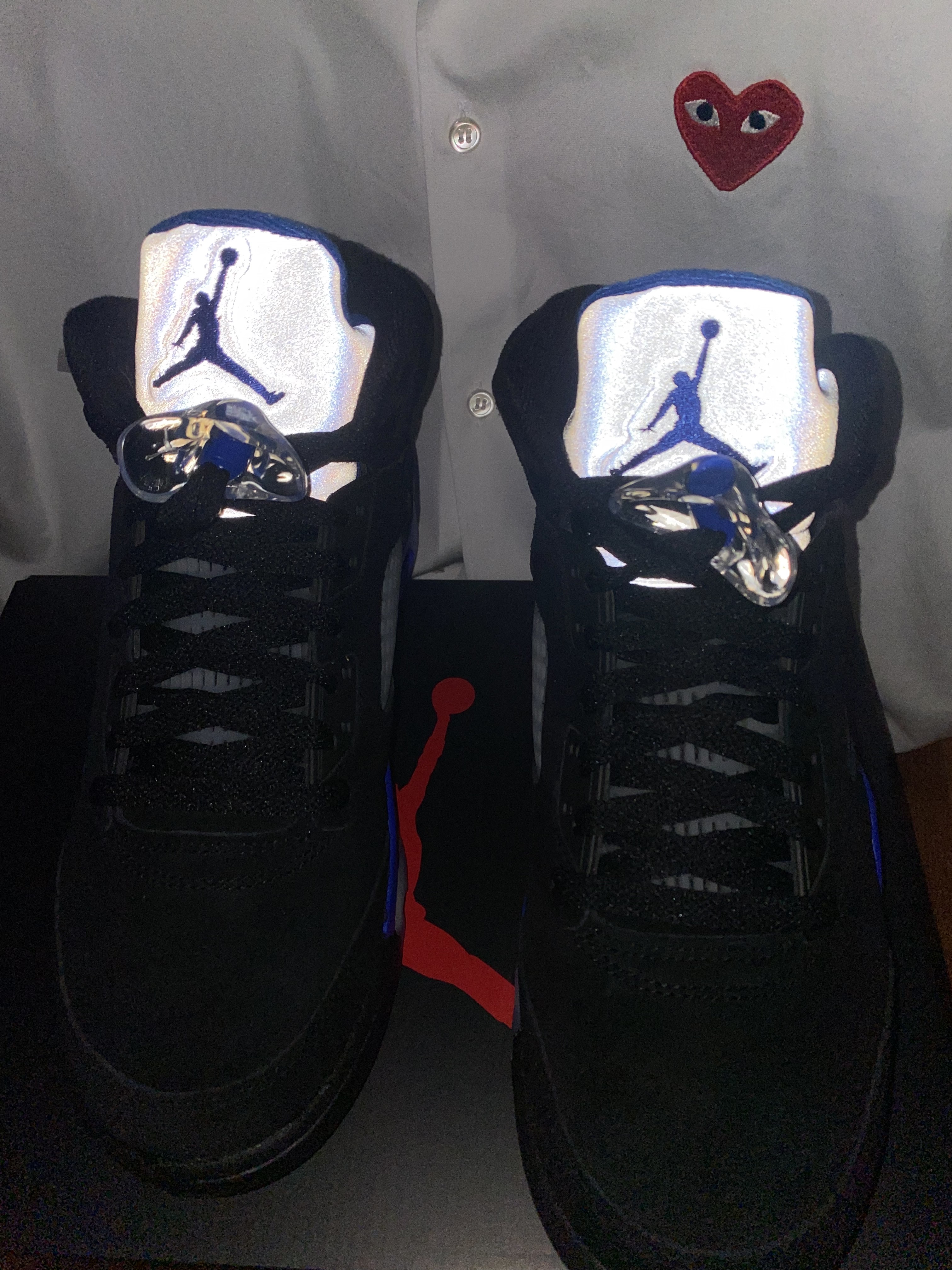 Jordan 5 Retro Racer Blue, Play Comme des Garcons Red Heart Shirt White 착용 스타일 - 1