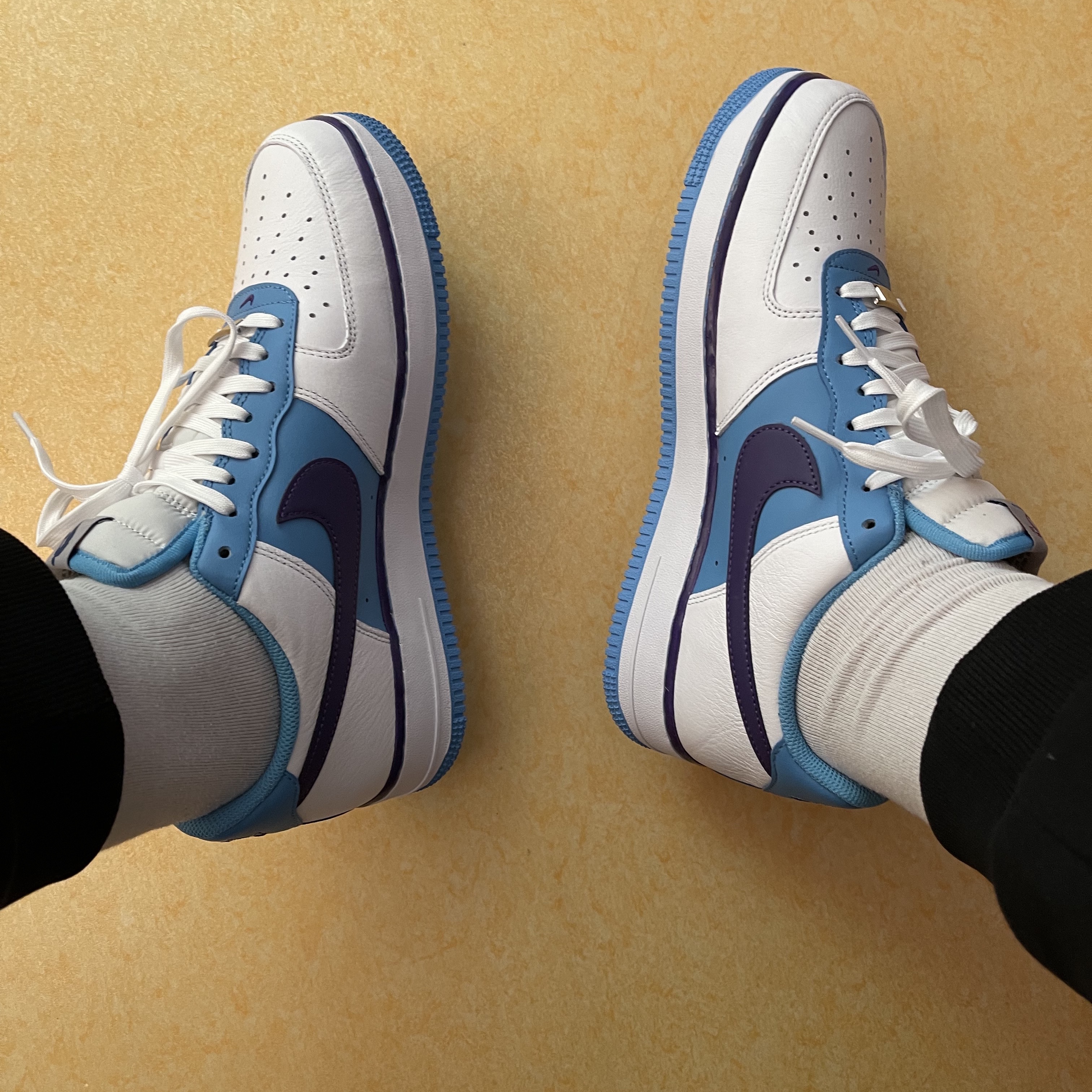 Nike x NBA Air Force 1 '07 LV8 EMB White and Coast Field, Nike x Peaceminusone Kwondo1 White 착용 스타일 - 1