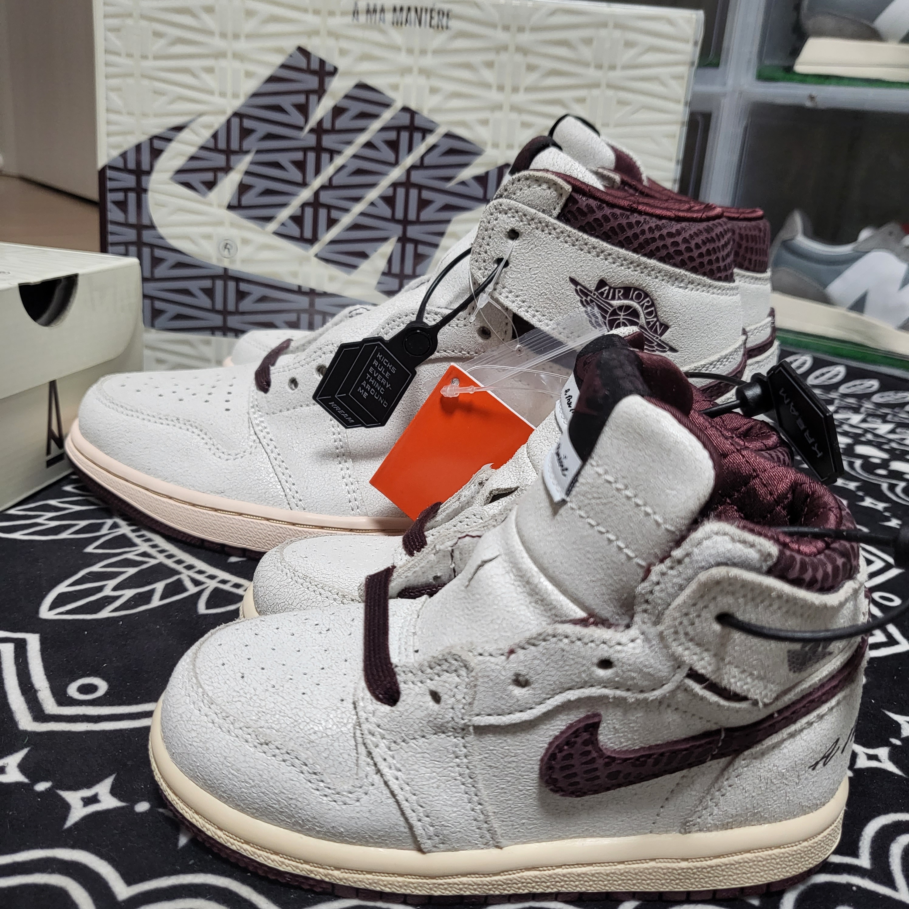 (TD) Jordan 1 x A Ma Maniere Retro High OG SP Burgundy and Sail, Jordan 1 x A Ma Maniere Retro High OG SP Sail and Burgundy 착용 스타일 - 2