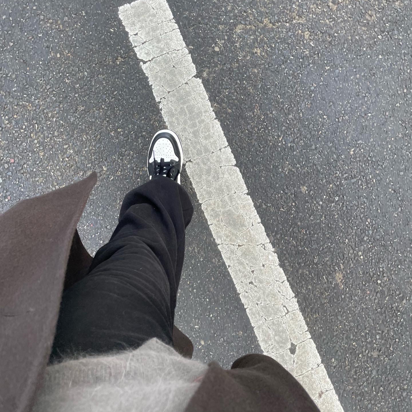 Jordan 1 Retro High OG Black Mocha 착용 스타일 - 2