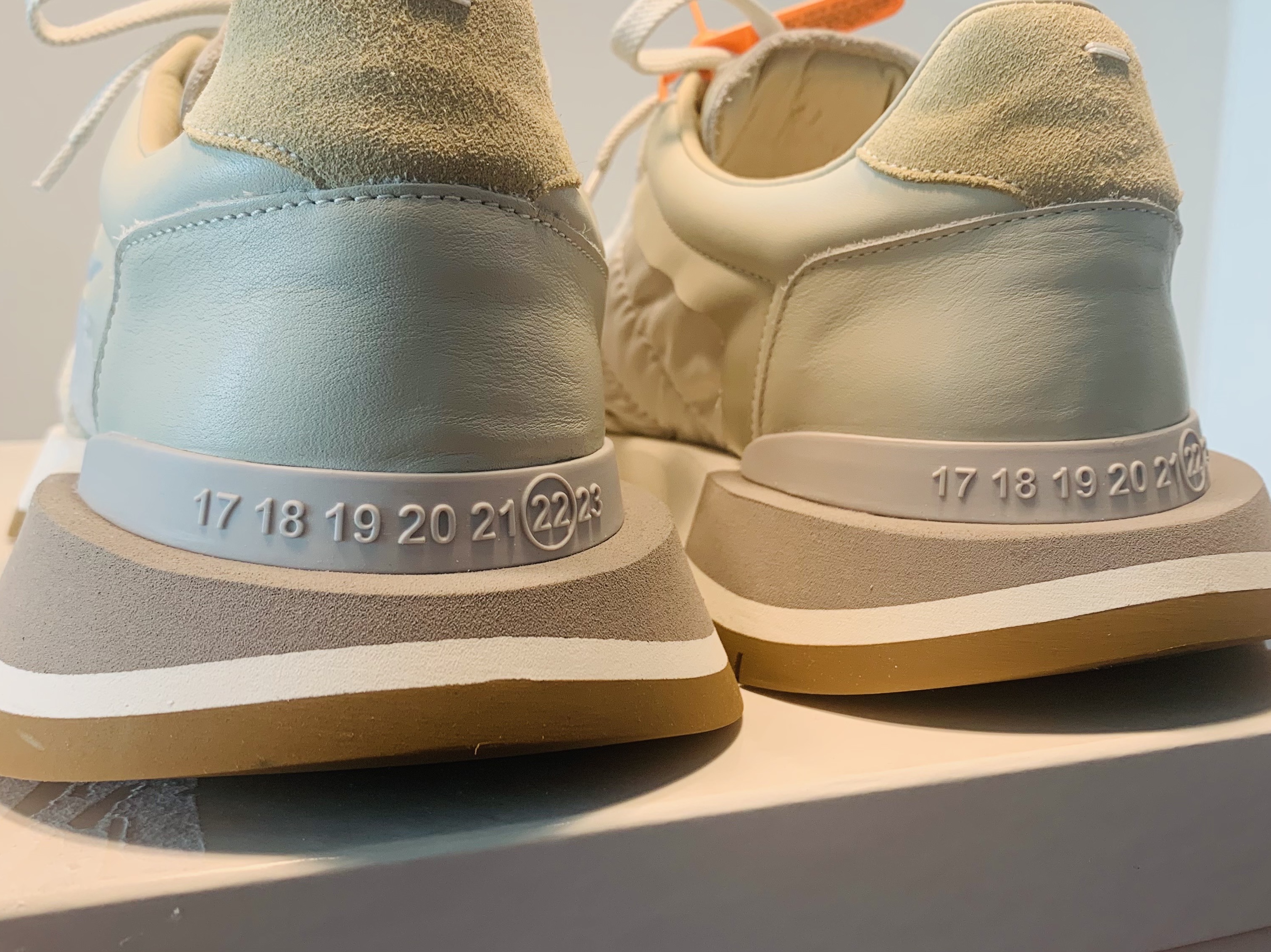 Maison Margiela Runner Evolution Sneakers Frost 착용 스타일 - 2