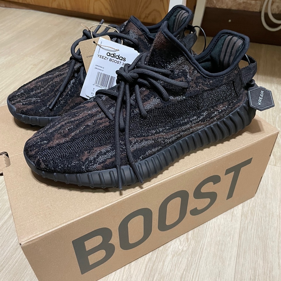 Adidas Yeezy Boost 350 V2 MX Rock 착용 스타일 - 1