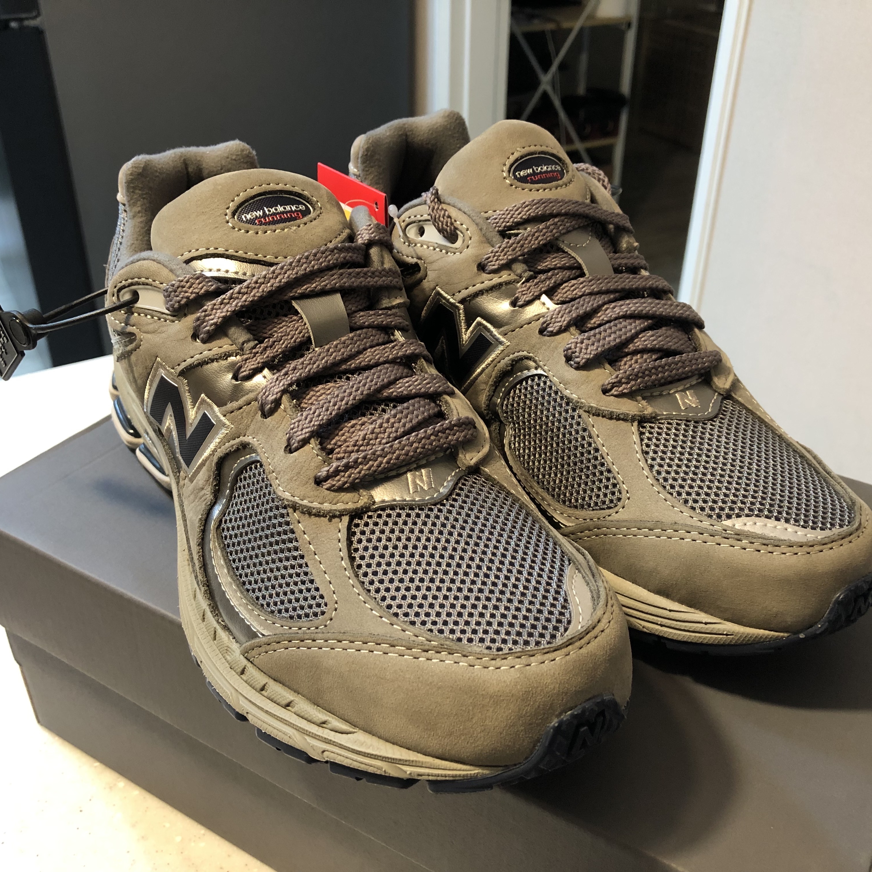 New Balance 2002R Gray 착용 스타일 - 2