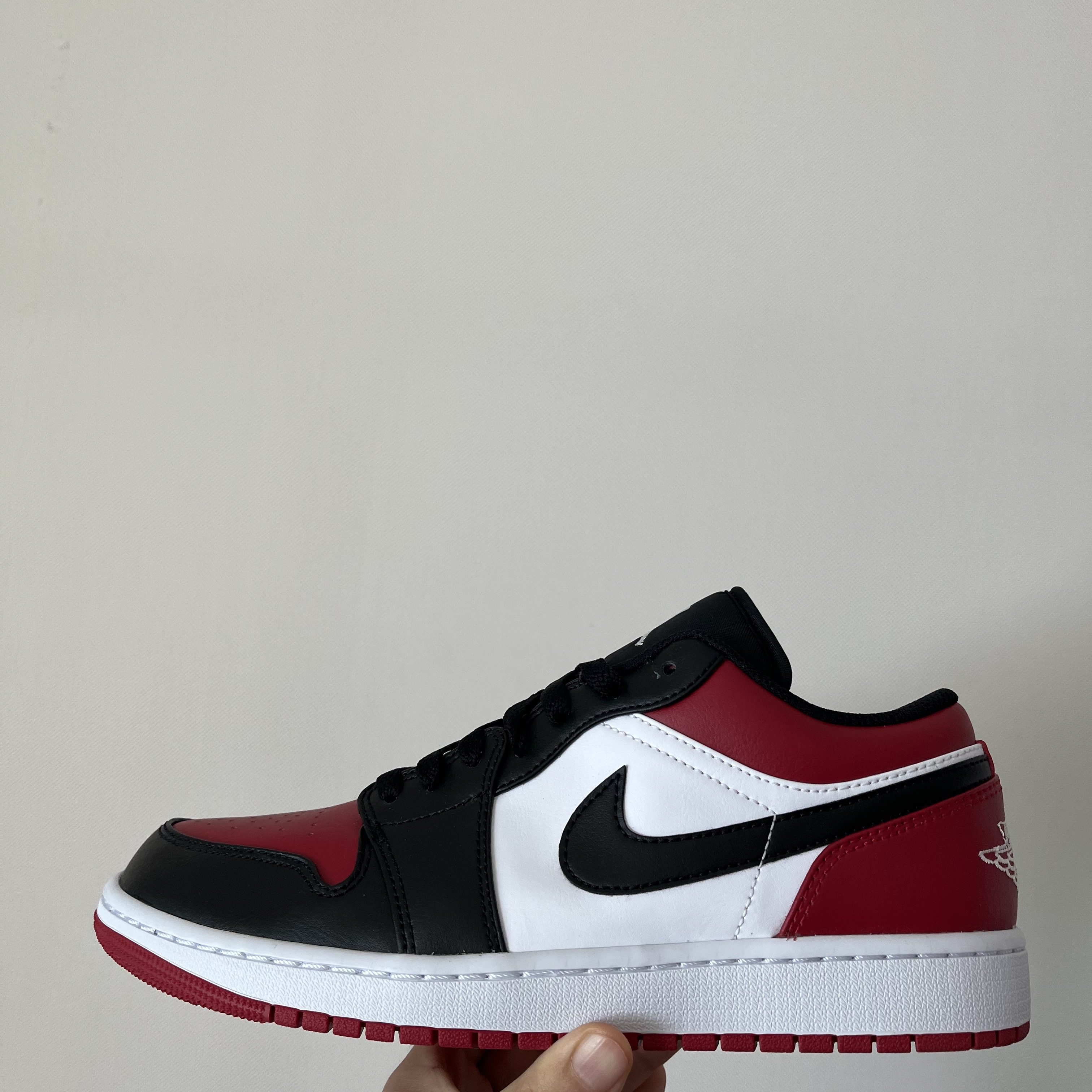 Jordan 1 Low Bred Toe, (GS) Jordan 1 Low Bred Toe 착용 스타일 - 1