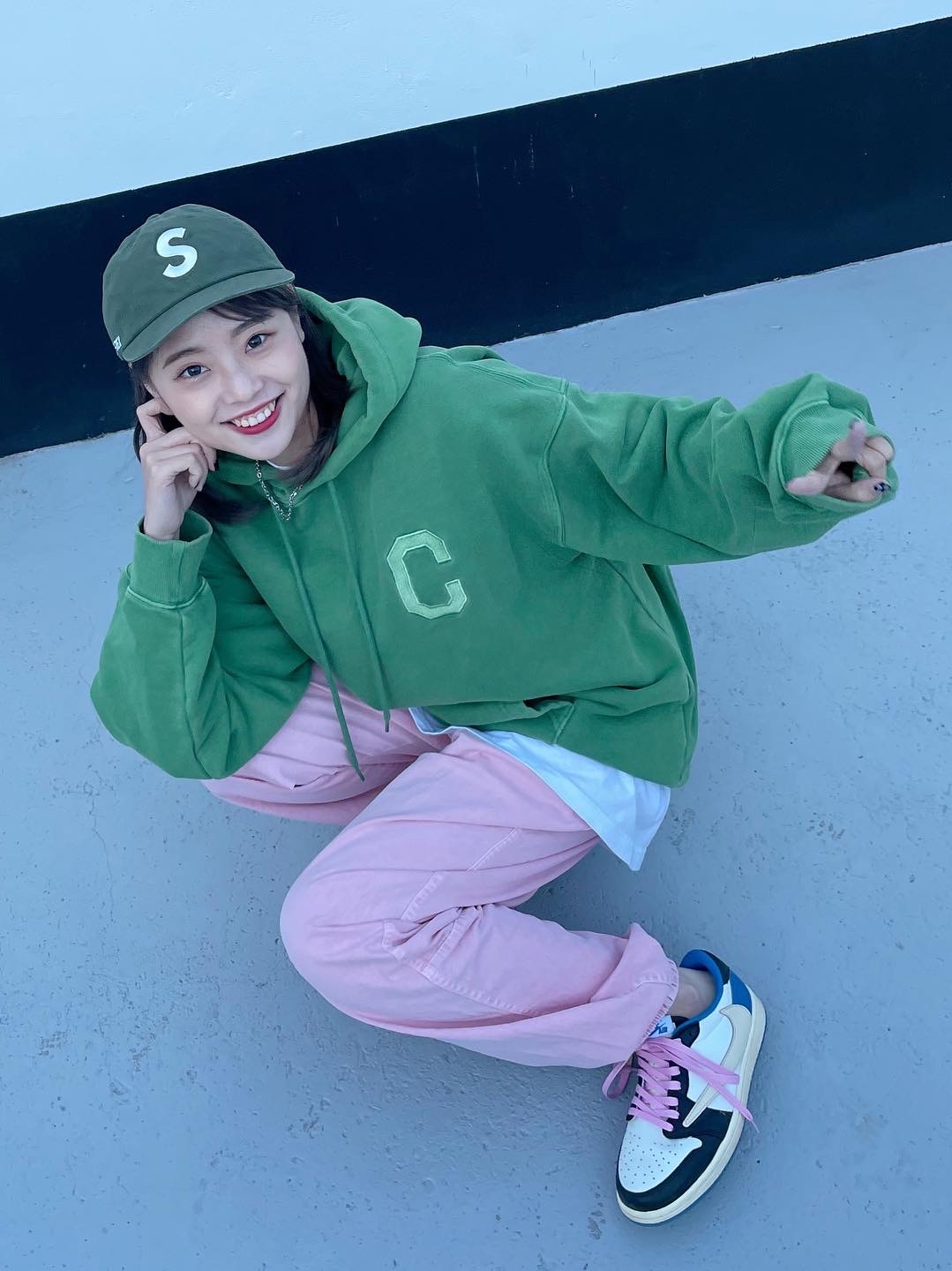 Jordan 1 x Travis Scott x Fragment Retro Low OG SP Military Blue, Supreme Gore-Tex S Logo 6-Panel Olive - 20FW 착용 스타일 - 1