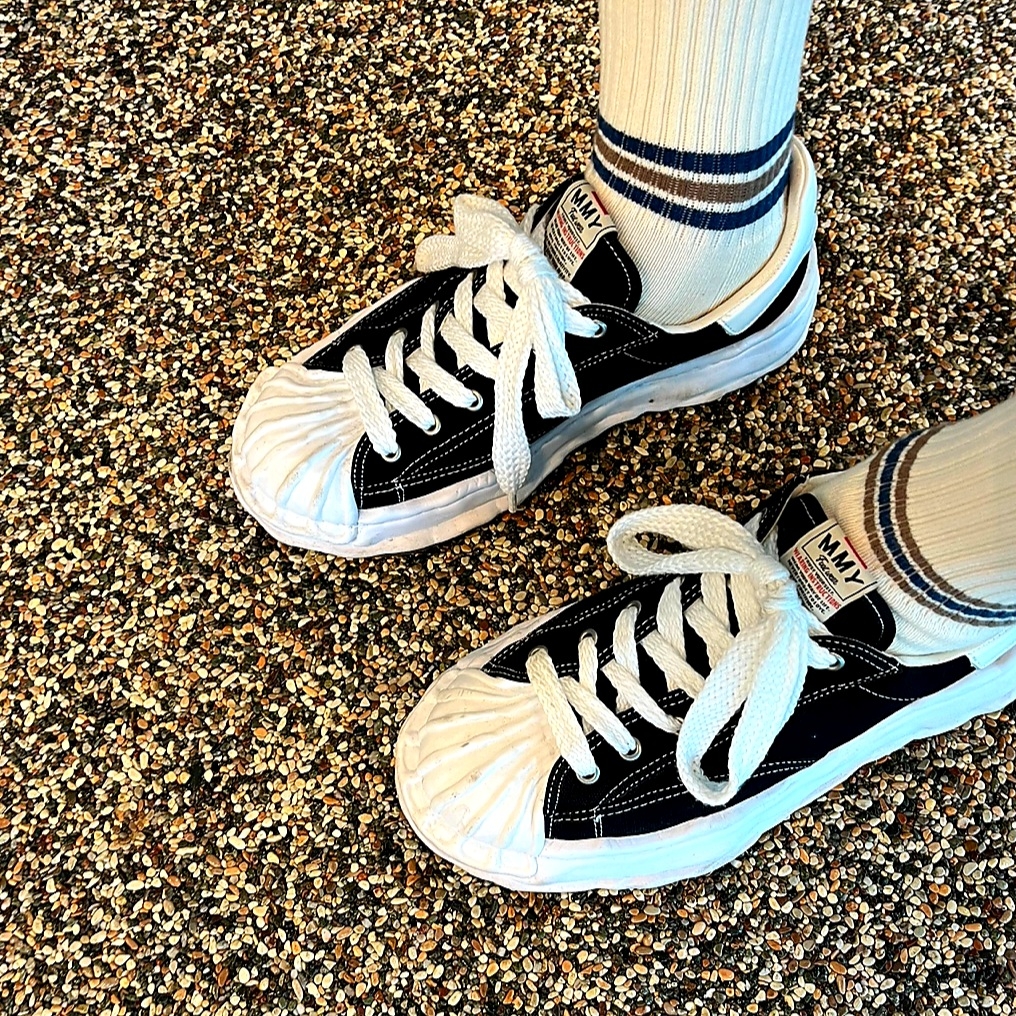 Maison Mihara Yasuhiro Blakey OG Sole Canvas Low-top Sneakers Black 착용 스타일