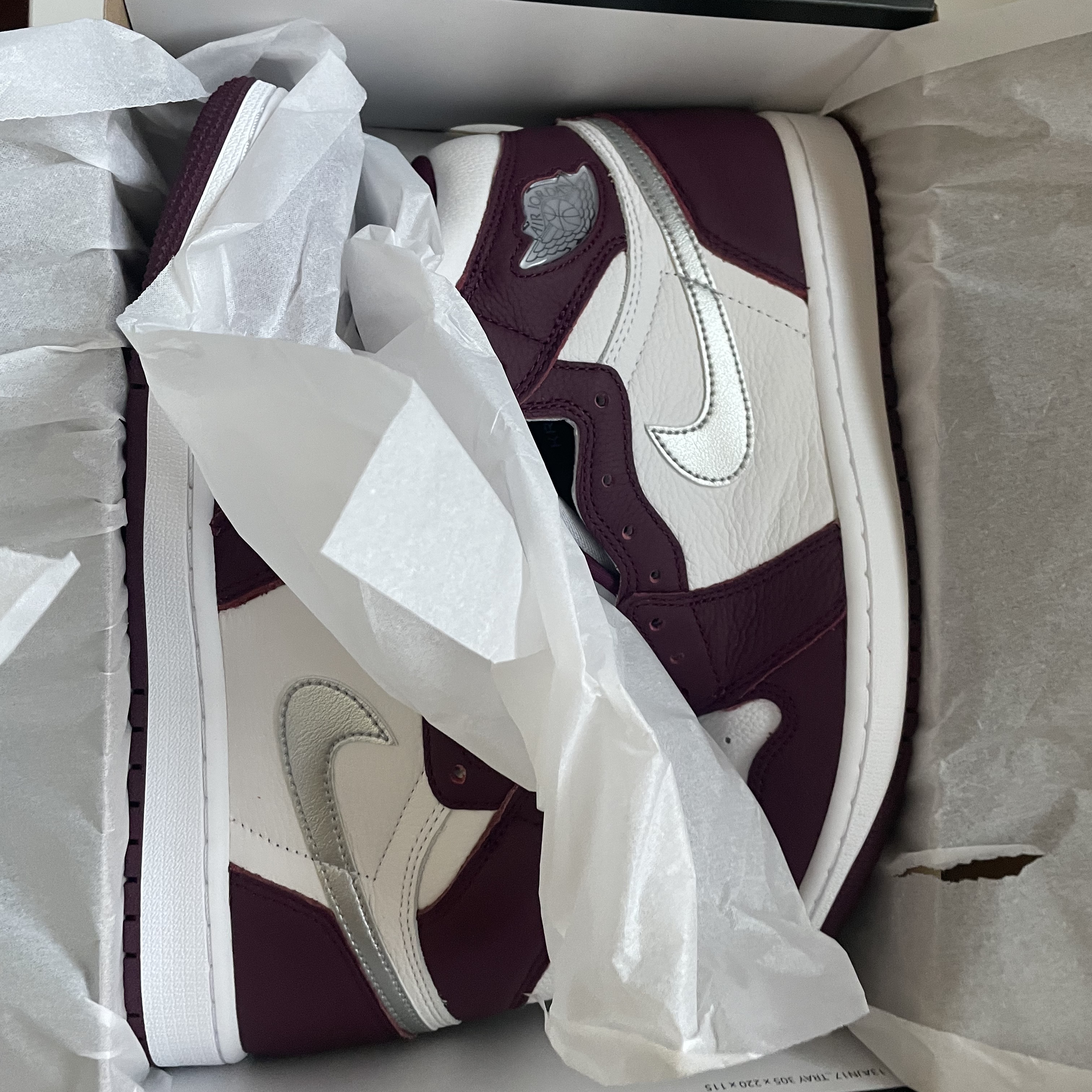 Jordan 1 Retro High OG Bordeaux 착용 스타일 - 4