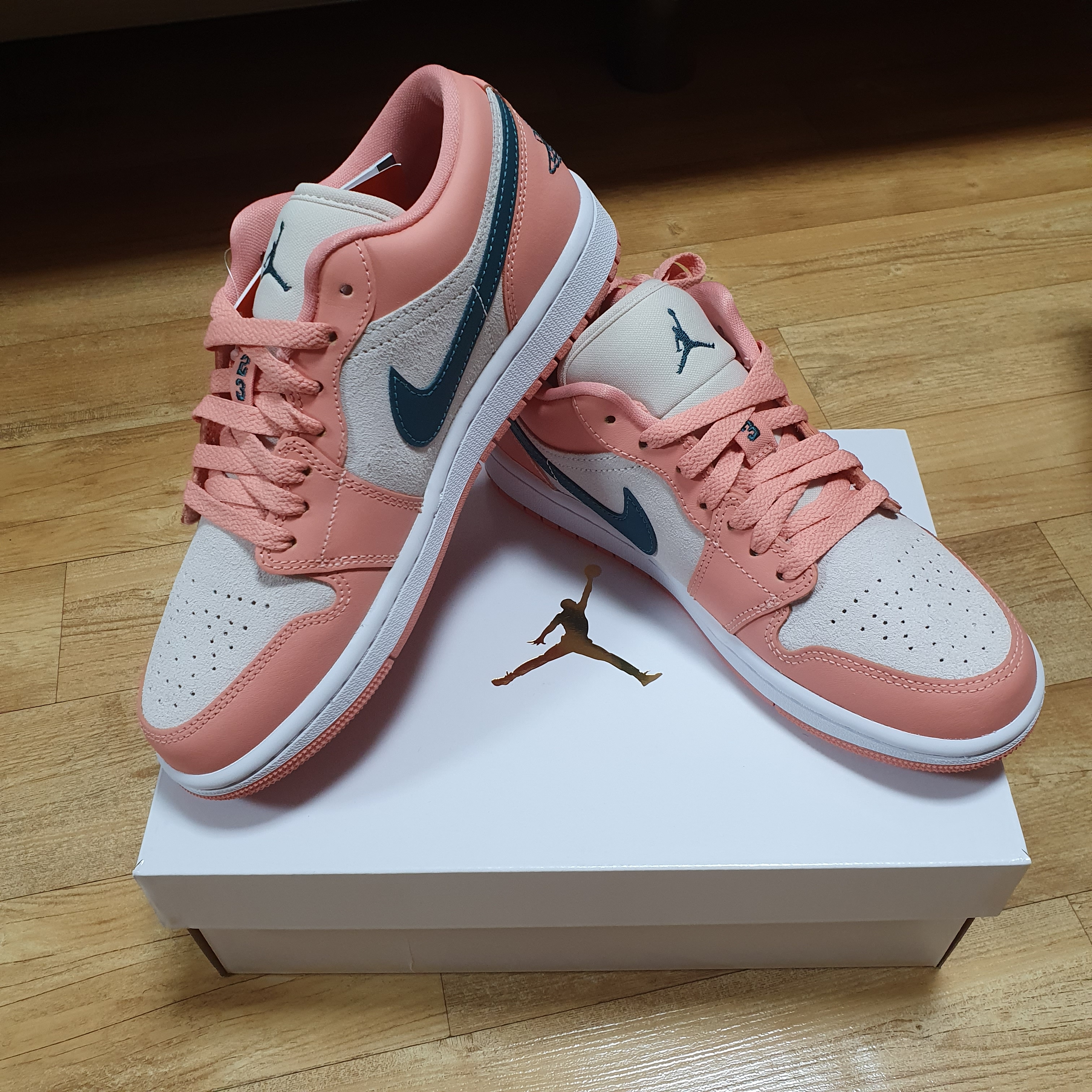 (W) Jordan 1 Low Light Madder Root 착용 스타일