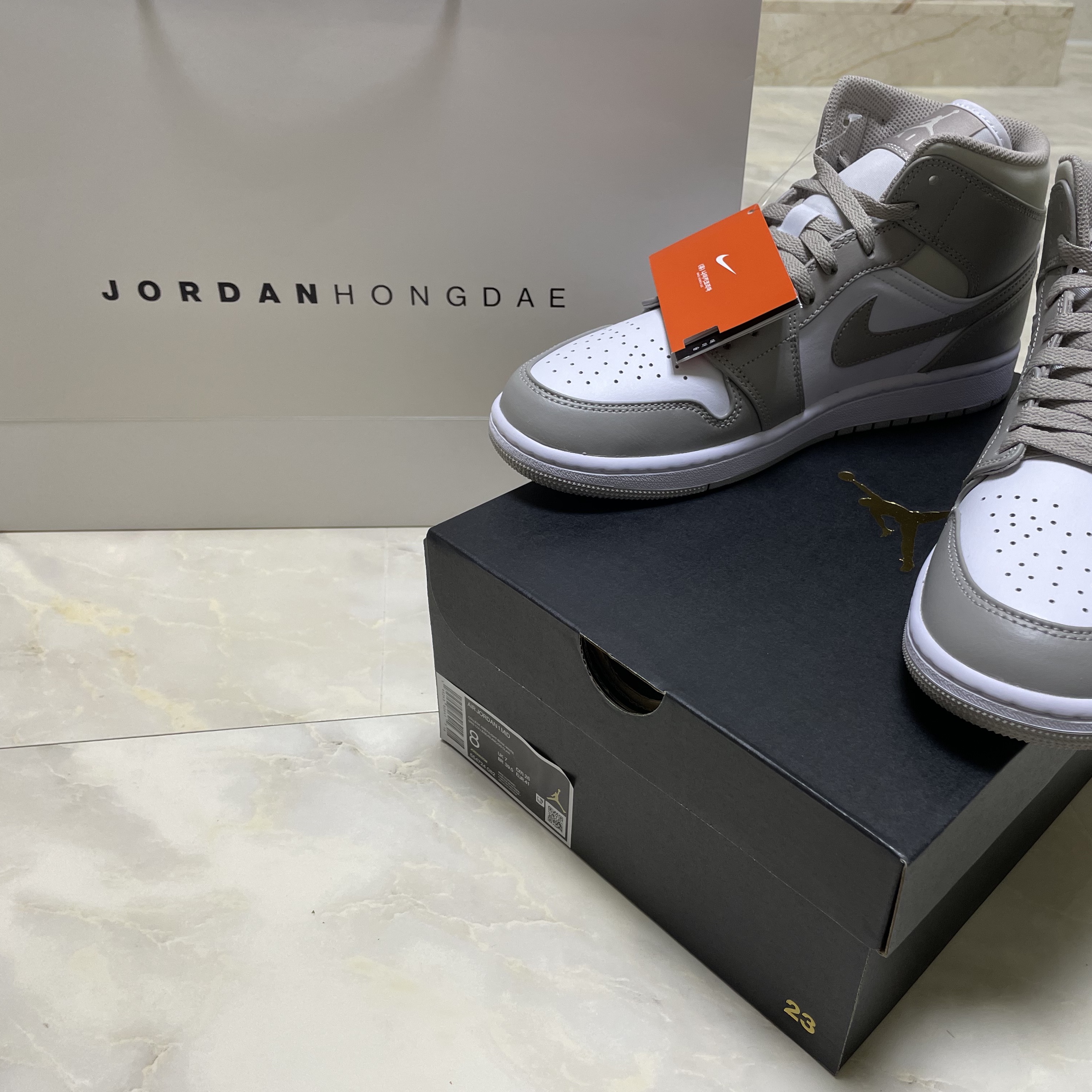 Jordan 1 Mid College Grey 착용 스타일 - 3