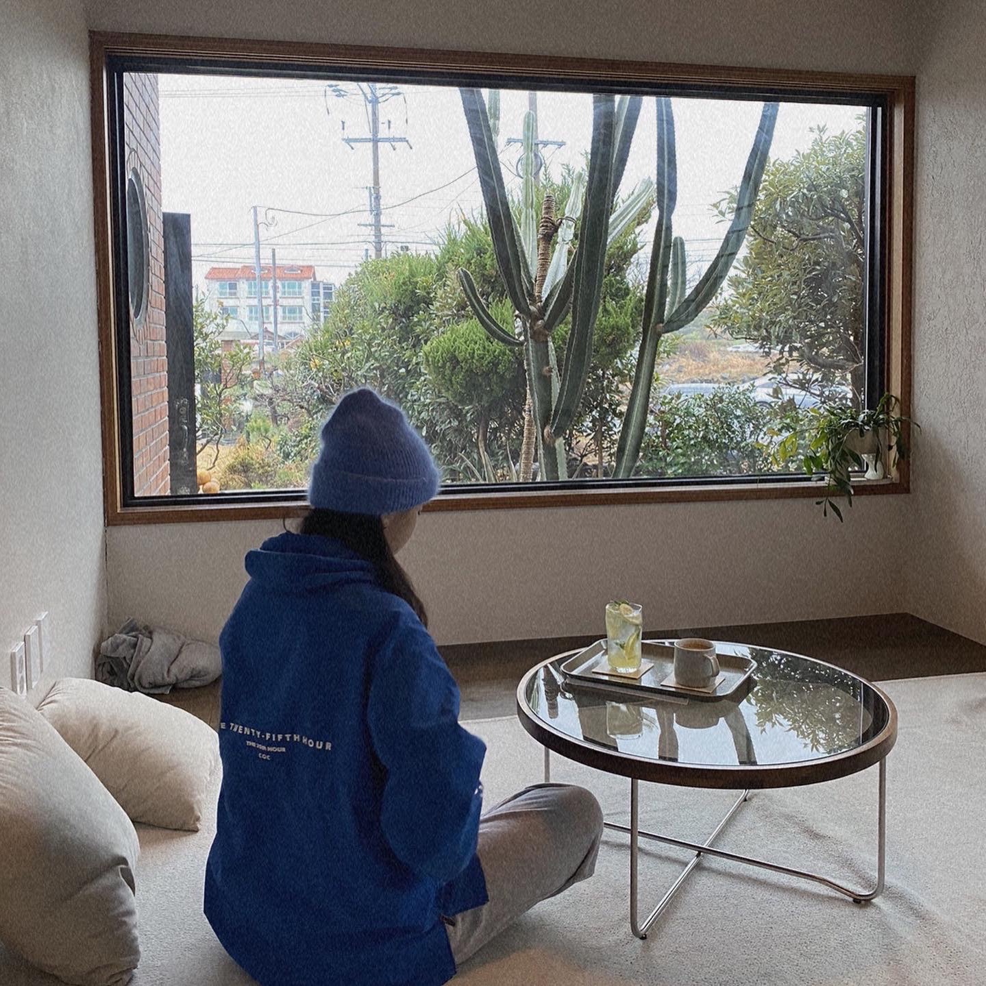 (GS) Nike Dunk Low Retro Hyper Cobalt 착용 스타일 - 1