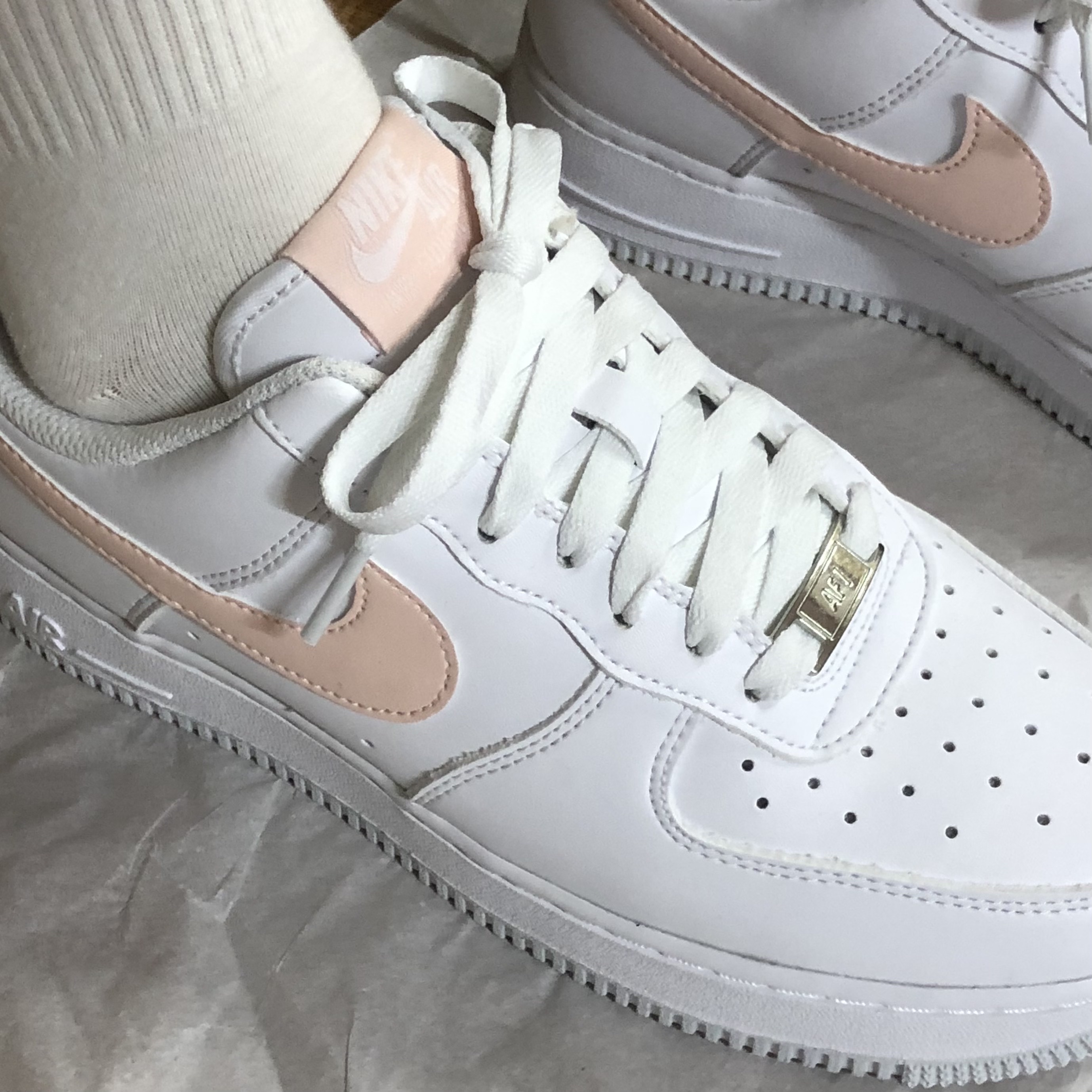 (W) Nike Air Force 1 '07 Next Nature White Pale Coral 착용 스타일