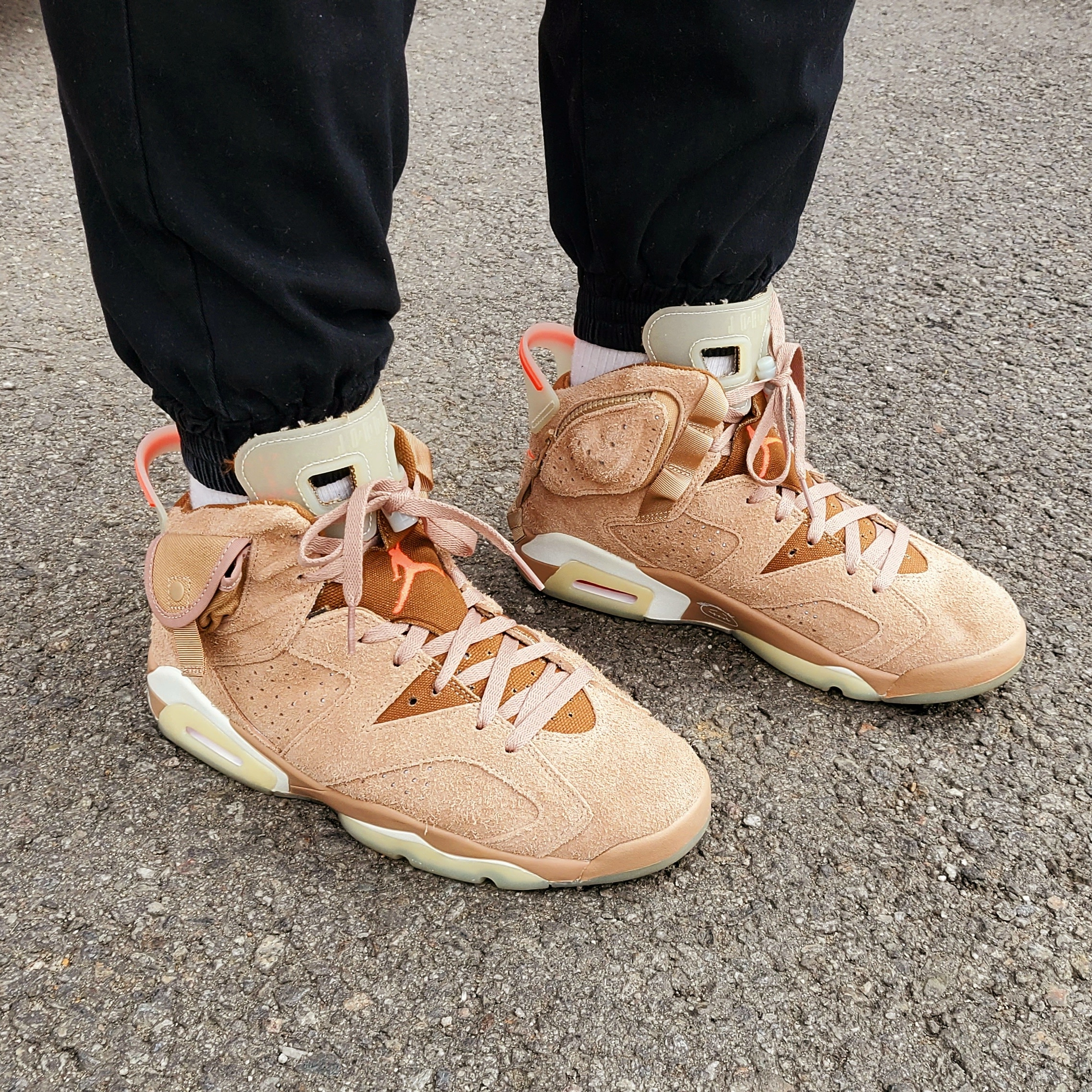 Jordan 6 x Travis Scott Retro SP British Khaki 착용 스타일 - 4