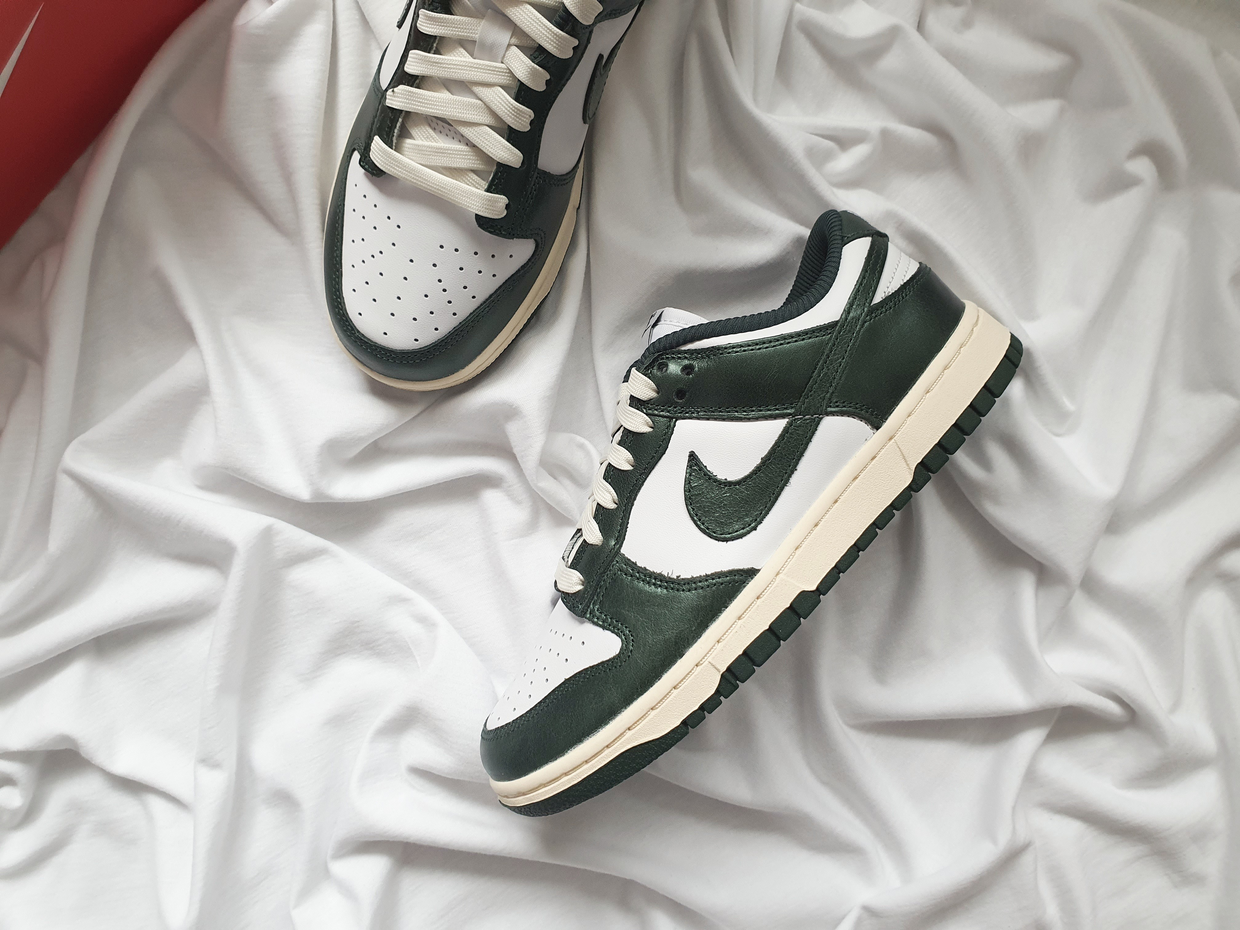 (W) Nike Dunk Low Vintage Green 착용 스타일 - 2