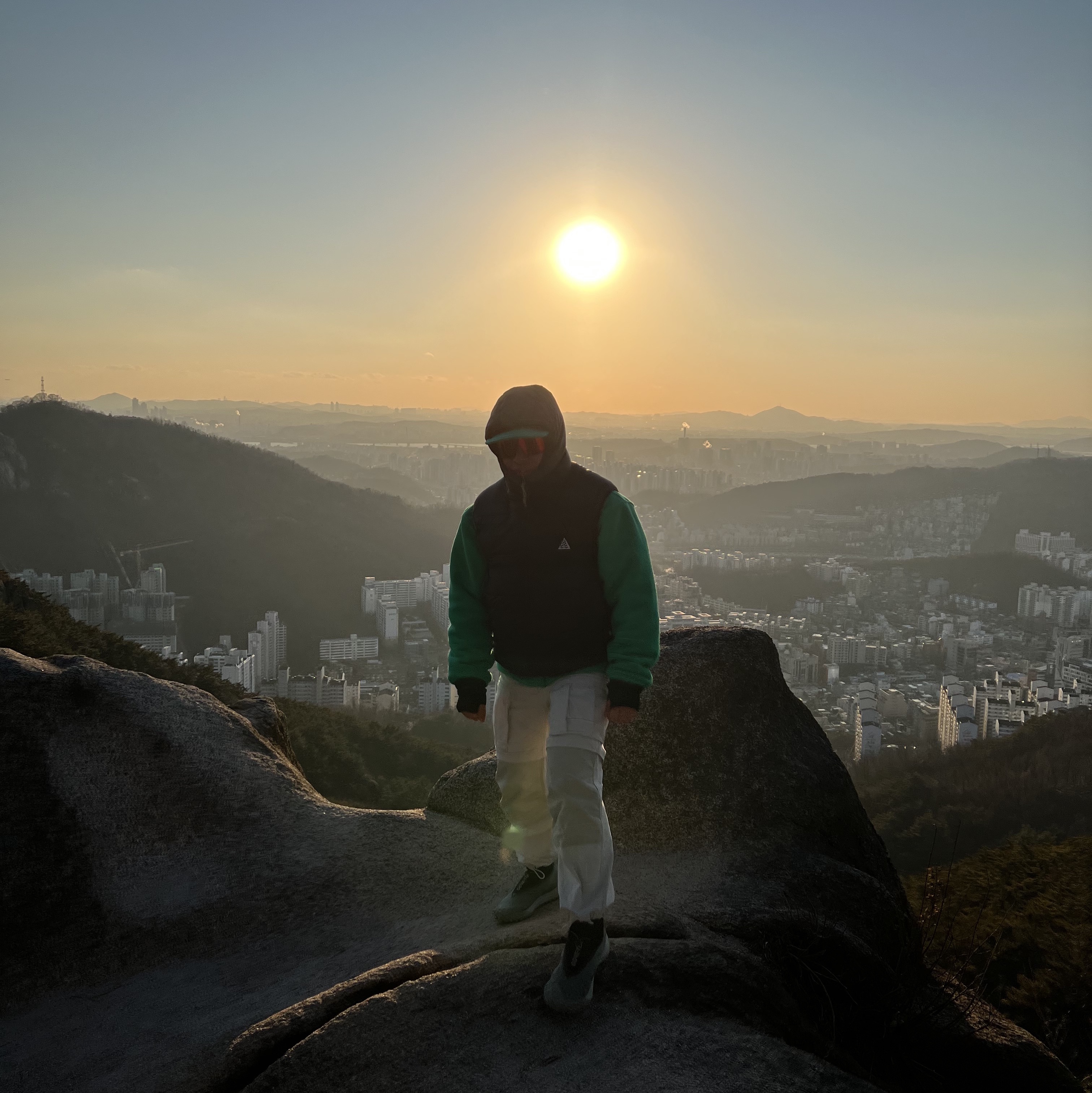Nike ACG Therma-Fit ADV Lunar Lake Puffer Vest Black - Asia, Nike ACG Smith Summit Cargo Pants Light Bone - Asia 착용 스타일 - 3