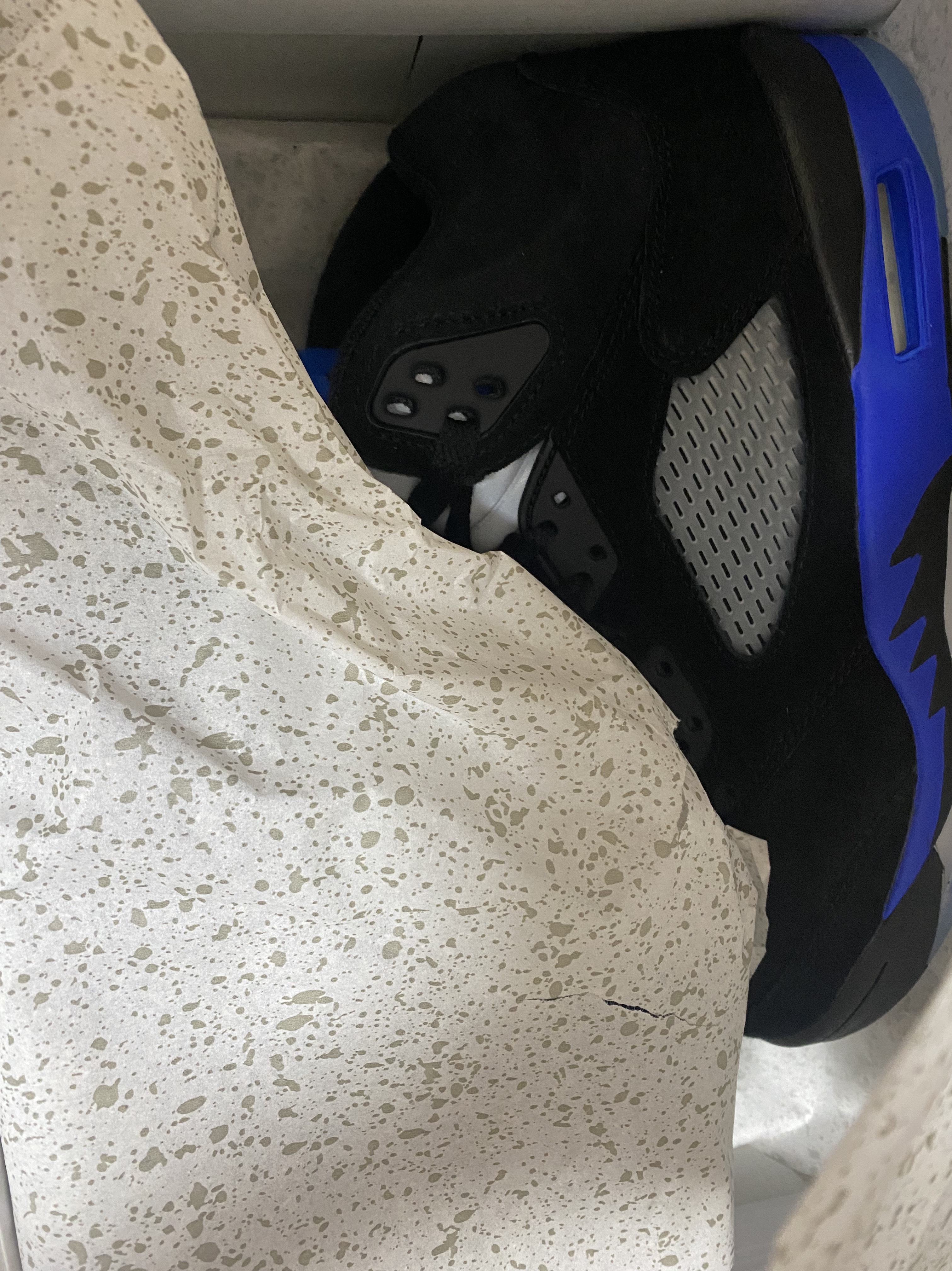Jordan 5 Retro Racer Blue, Play Comme des Garcons Red Heart Shirt White 착용 스타일 - 2