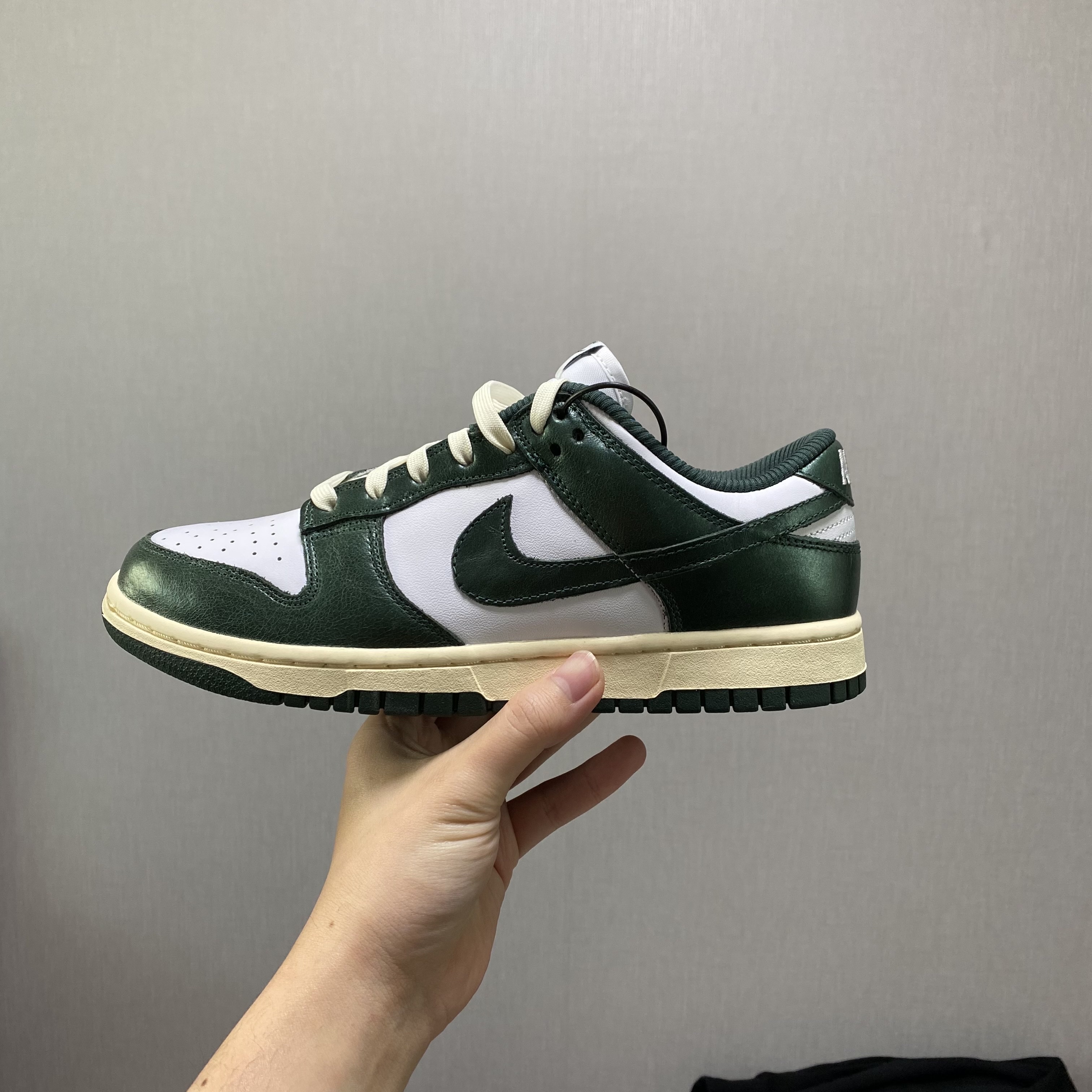 (W) Nike Dunk Low Vintage Green 착용 스타일