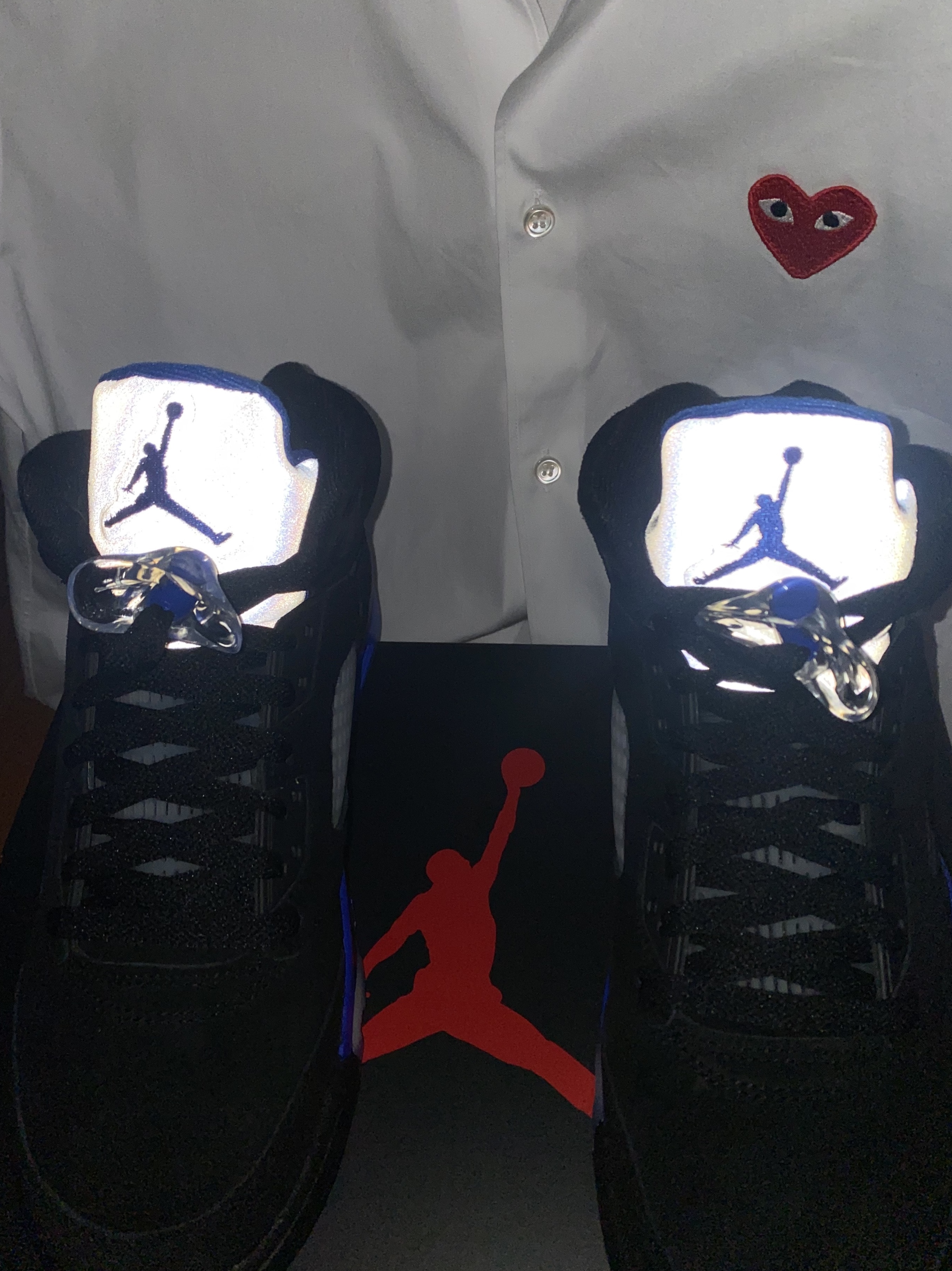 Jordan 5 Retro Racer Blue, Play Comme des Garcons Red Heart Shirt White 착용 스타일 - 3