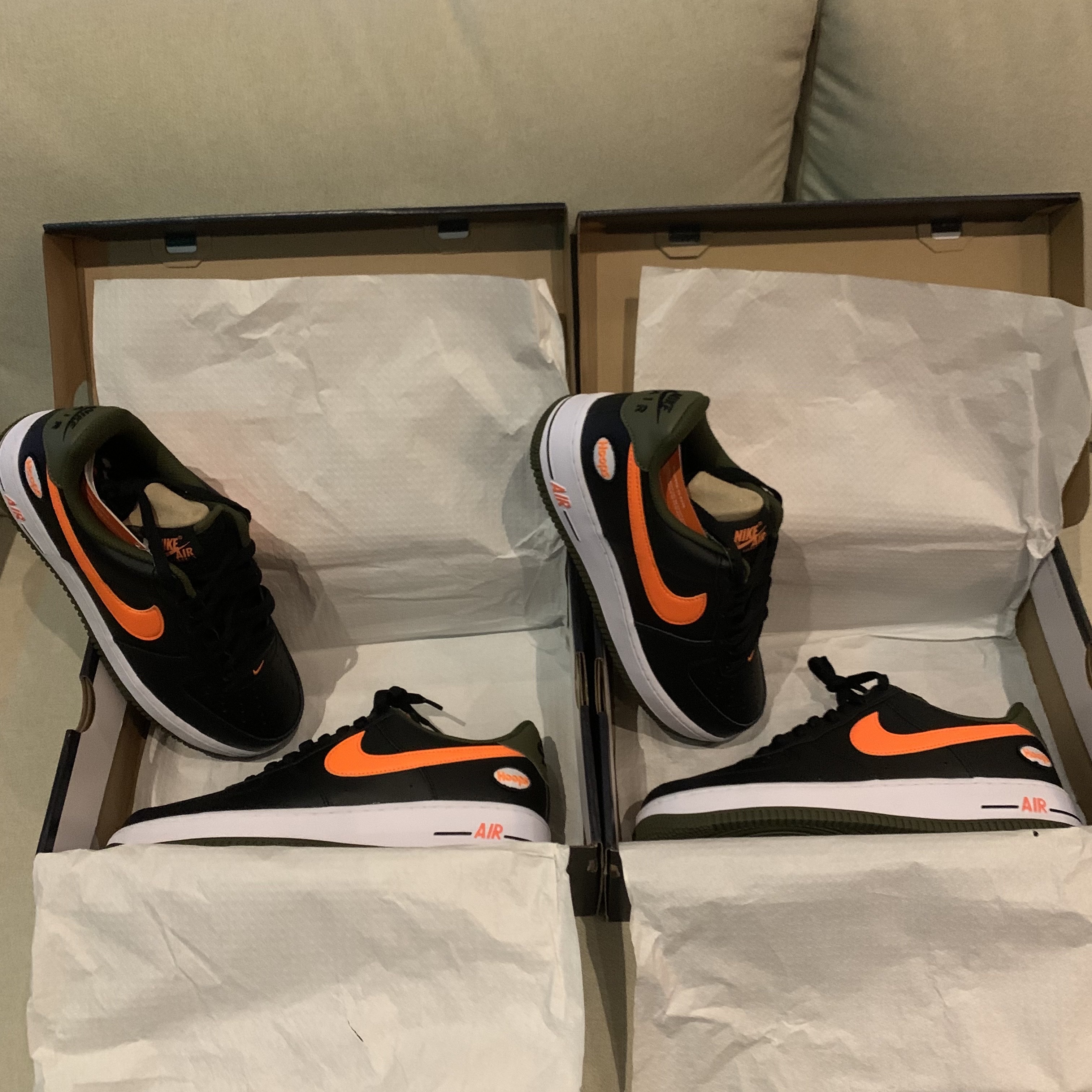 Nike Air Force 1 '07 LV8 Black Total Orange 착용 스타일 - 1