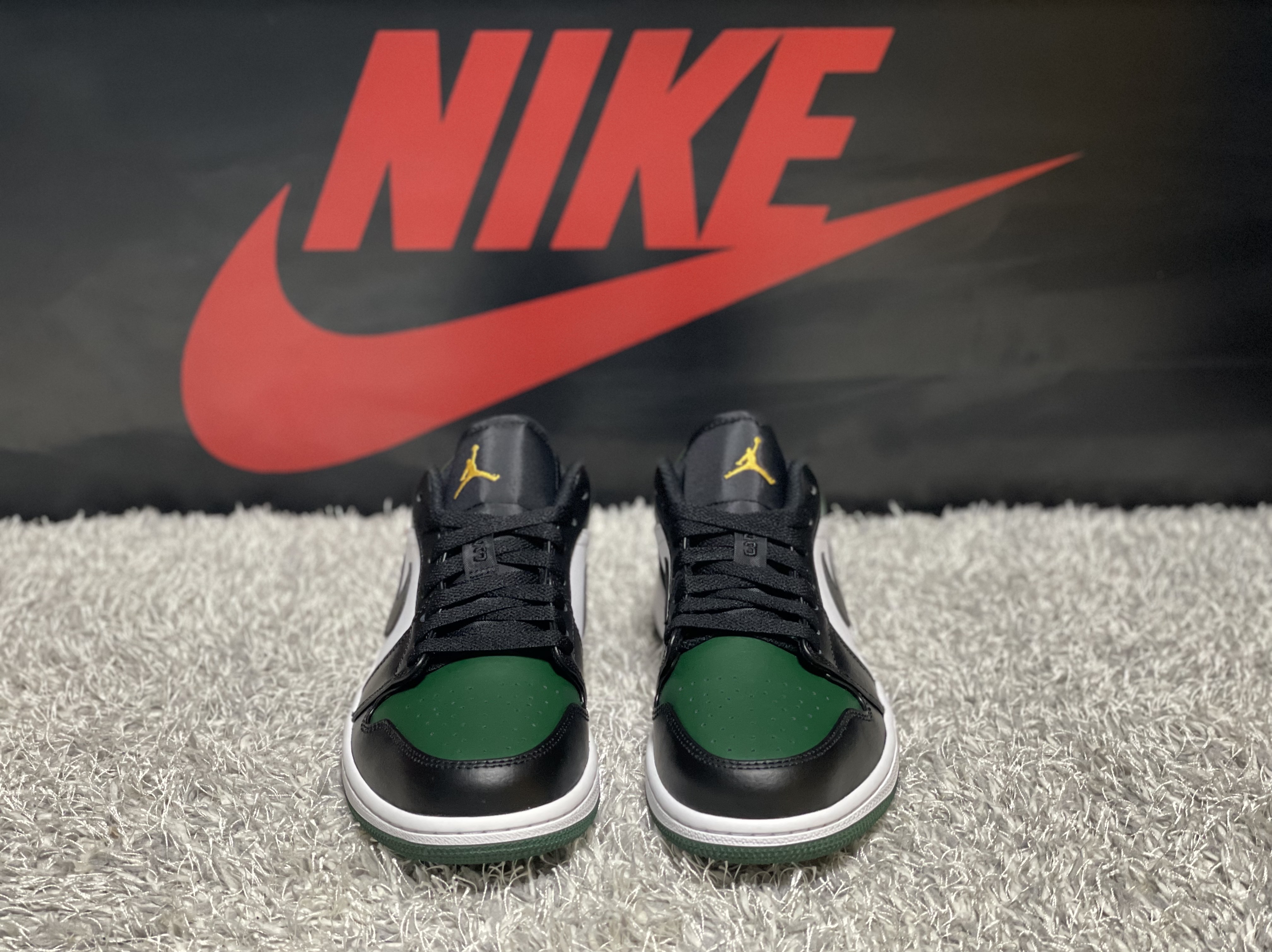 Jordan 1 Low Green Toe 착용 스타일 - 2