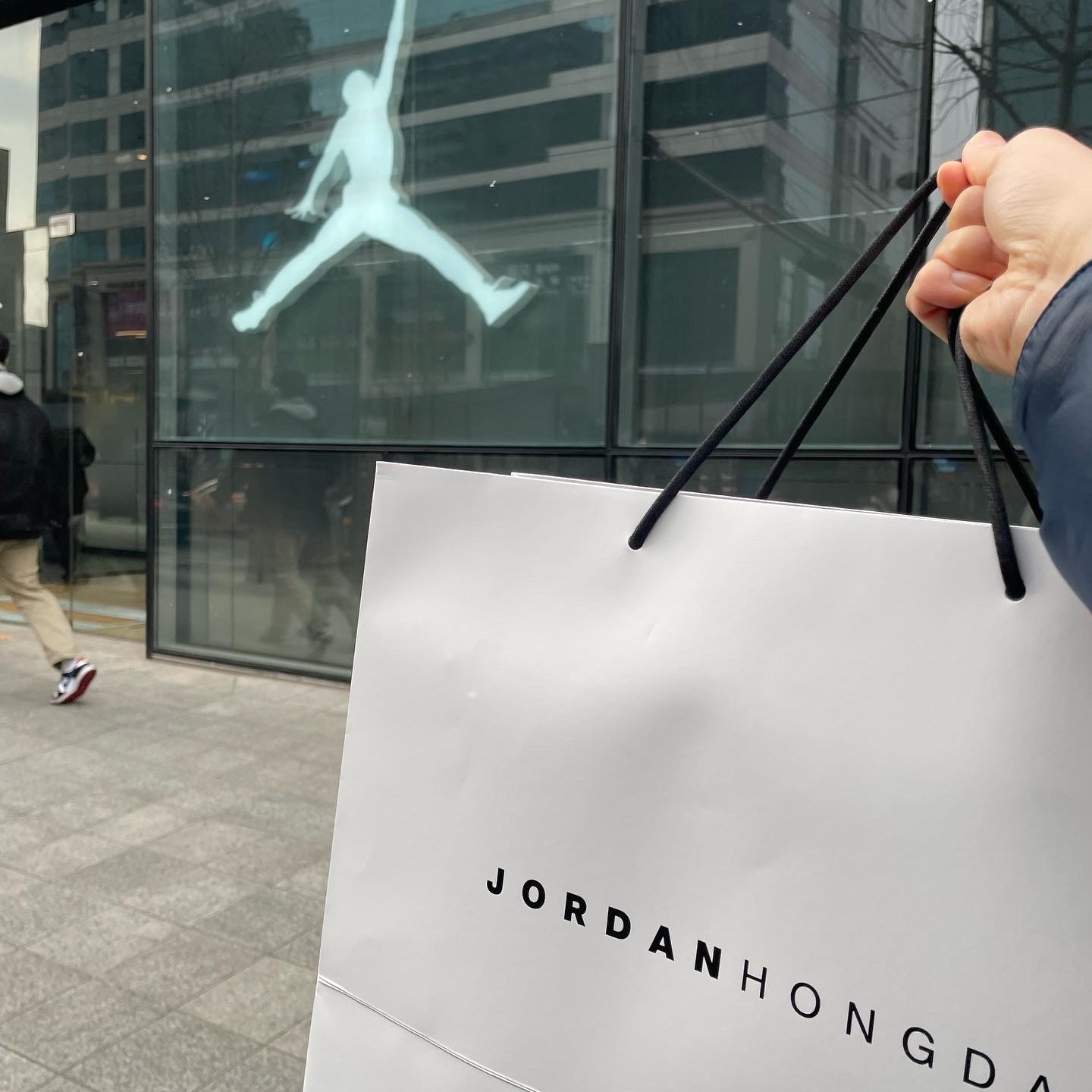 Jordan 1 Mid College Grey 착용 스타일 - 2
