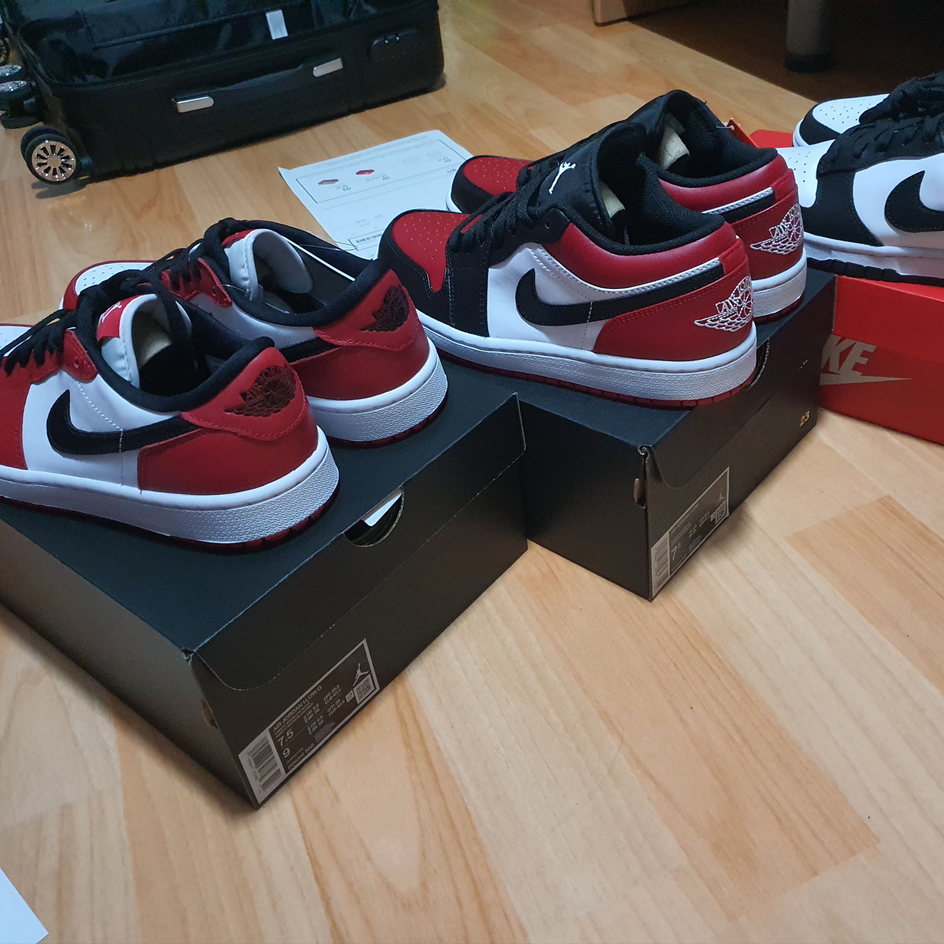 Nike Dunk Low Retro Black, Jordan 1 Low Bred Toe 착용 스타일 - 1