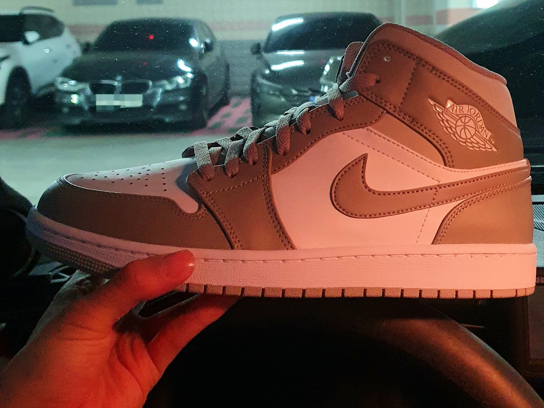 Jordan 1 Mid College Grey 착용 스타일