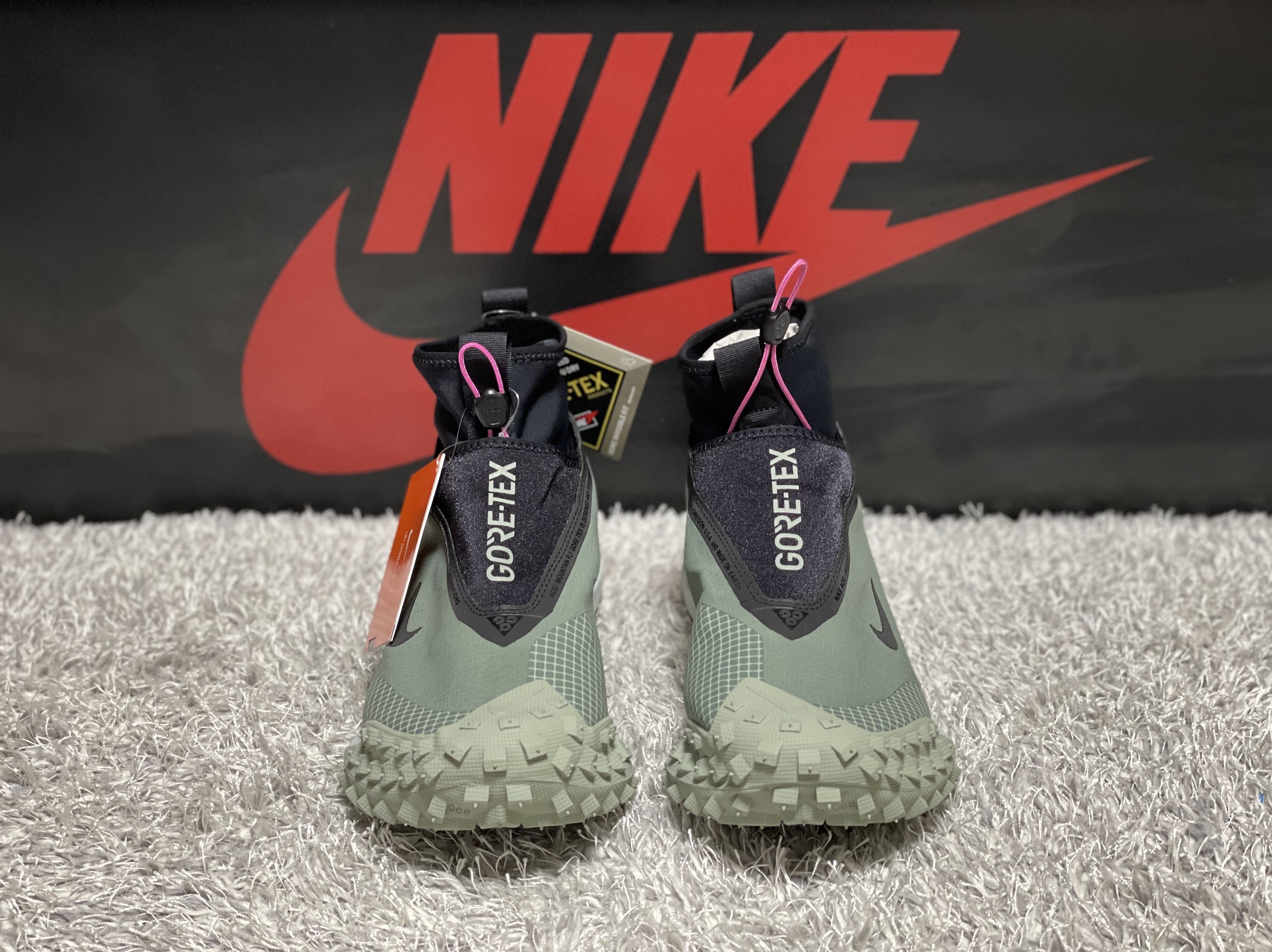 Nike ACG Mountain Fly Gore-Tex Clay Green 착용 스타일 - 2