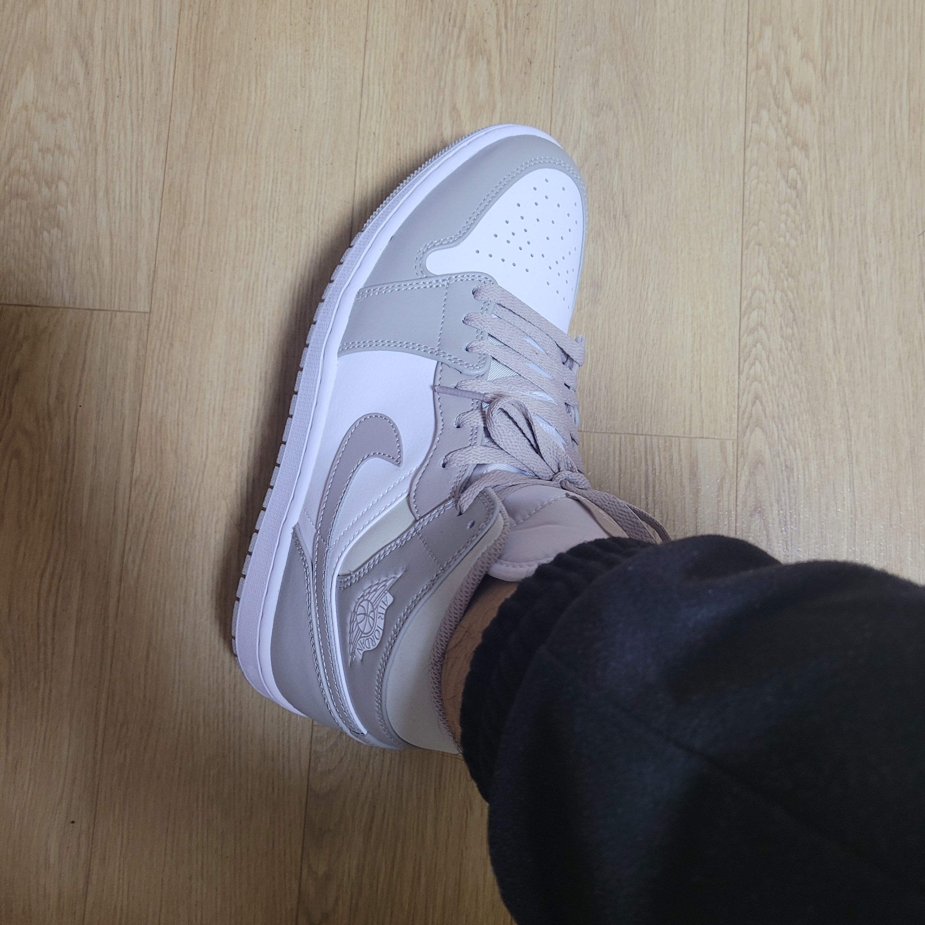 Jordan 1 Mid College Grey 착용 스타일 - 2