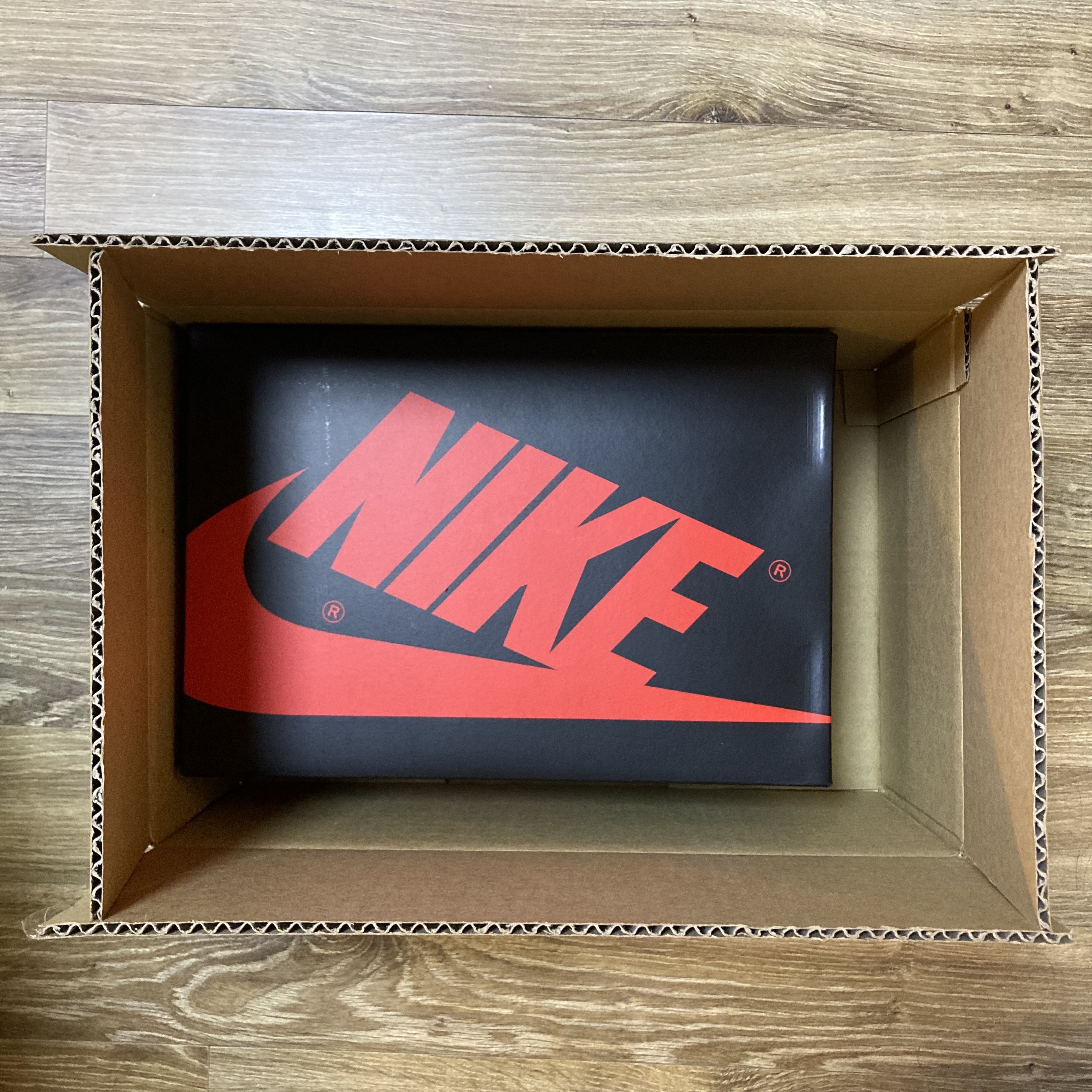Jordan 1 Retro High OG University Gold Light Bordeaux, (GS) Jordan 1 Retro High OG University Gold Light Bordeaux 착용 스타일 - 4