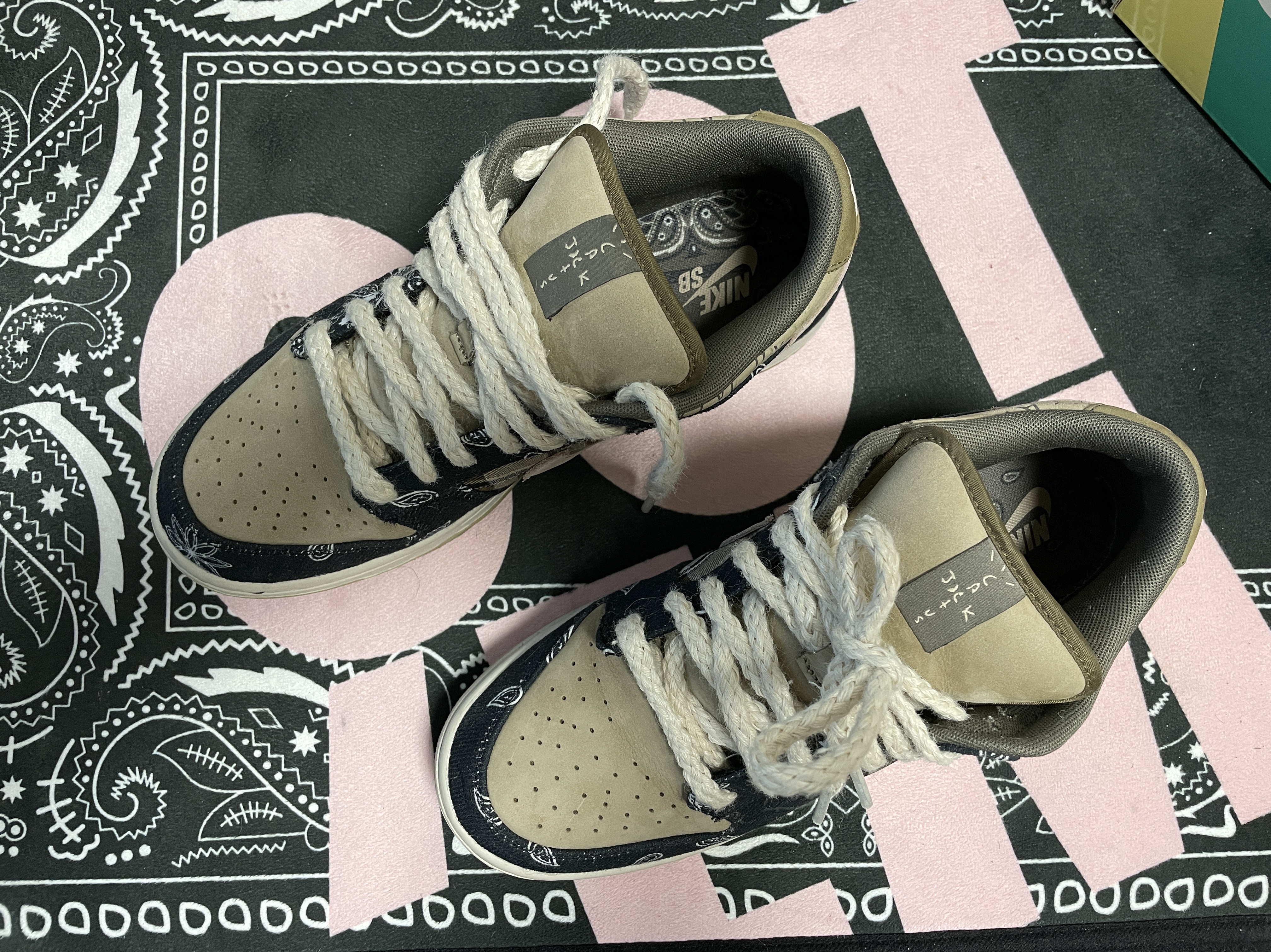 Nike x Travis Scott SB Dunk Low 착용 스타일 - 1