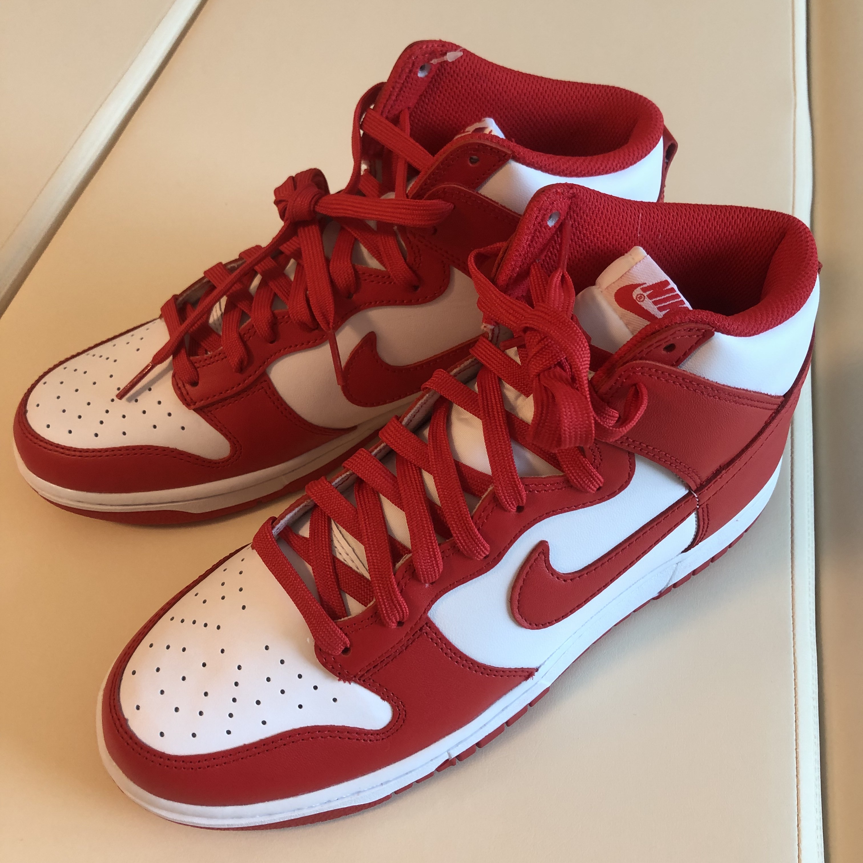 Nike Dunk High Retro Championship White and Red 착용 스타일