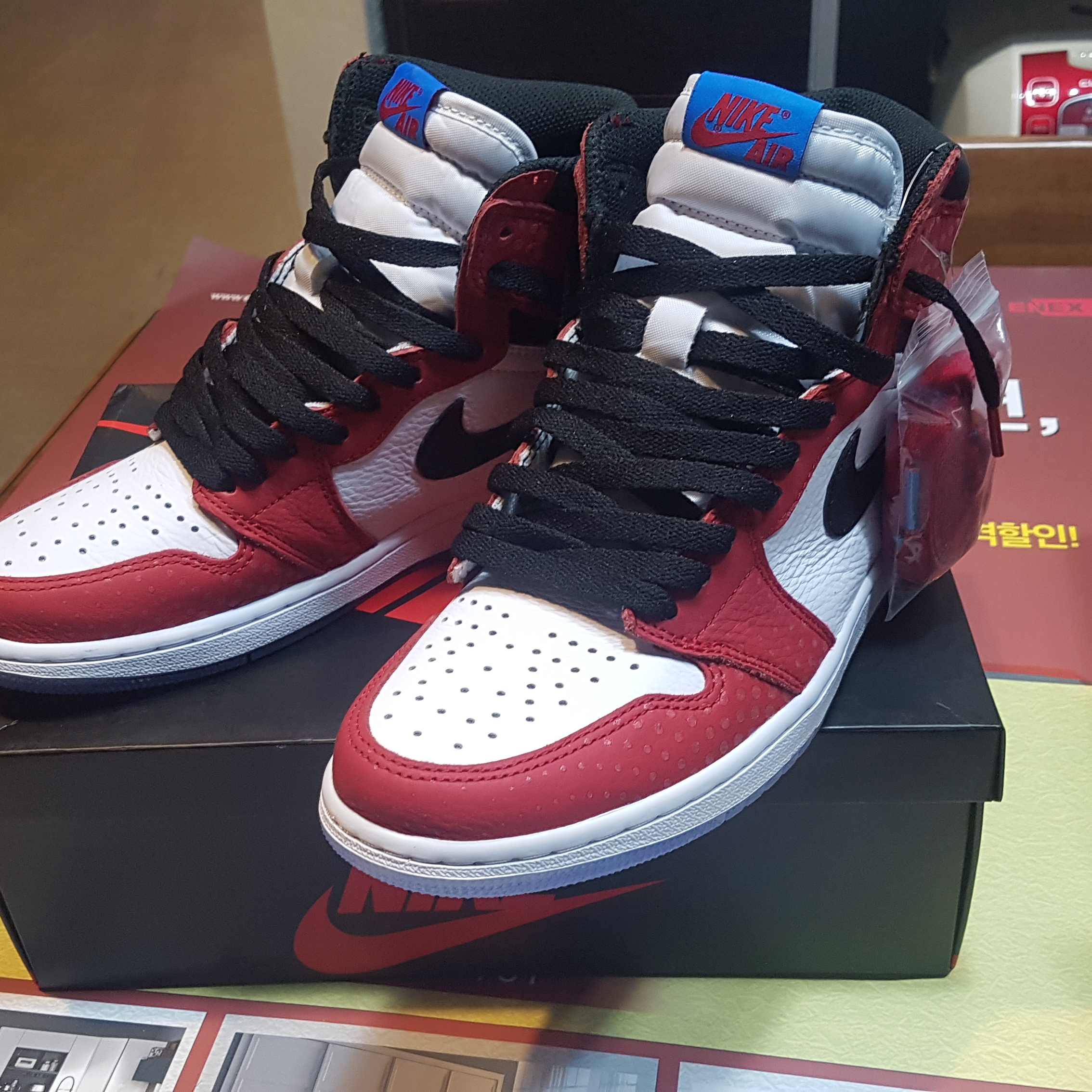 Jordan 1 Retro High Spider-Man Origin Story 착용 스타일 - 1