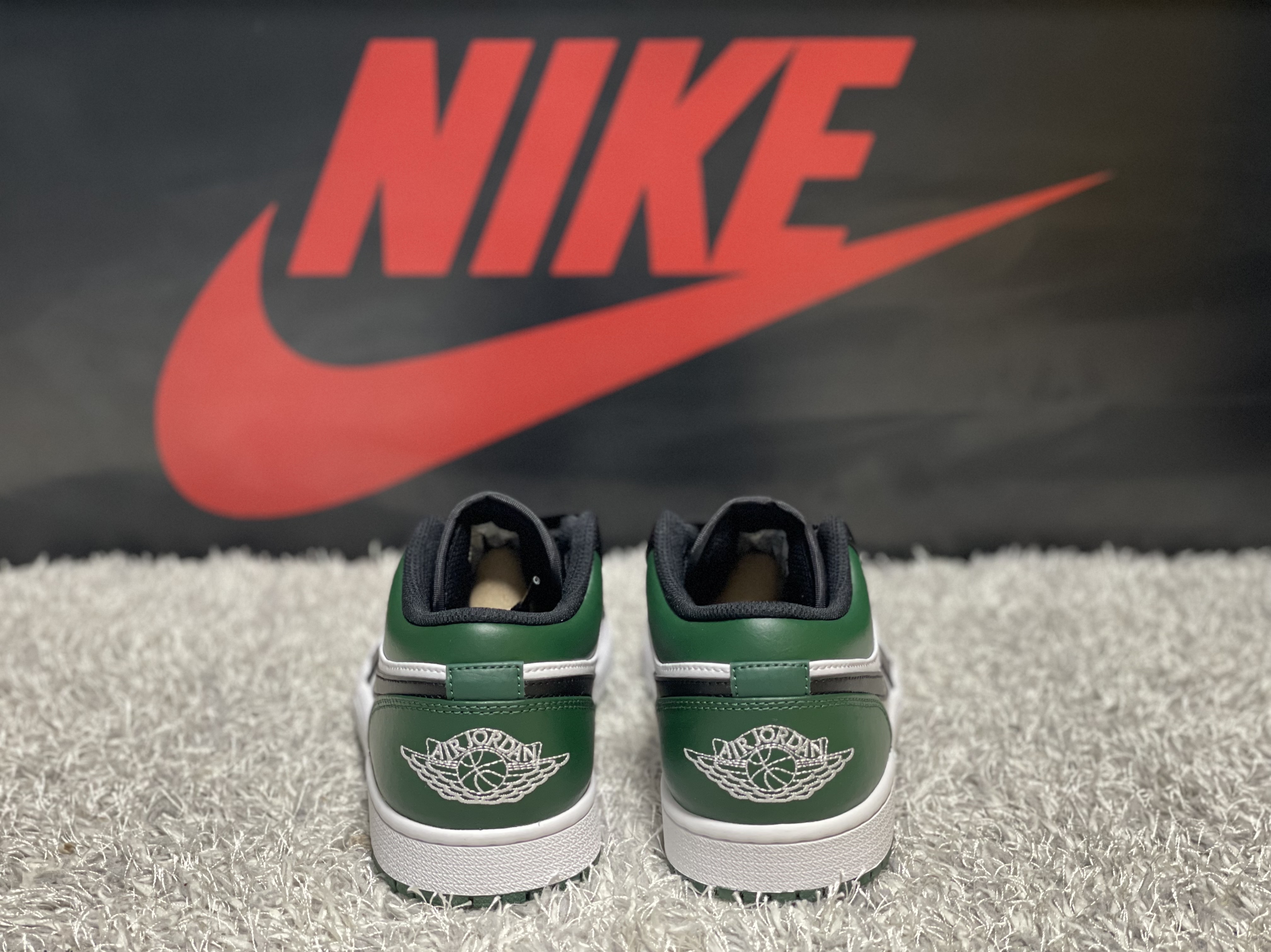Jordan 1 Low Green Toe 착용 스타일 - 3