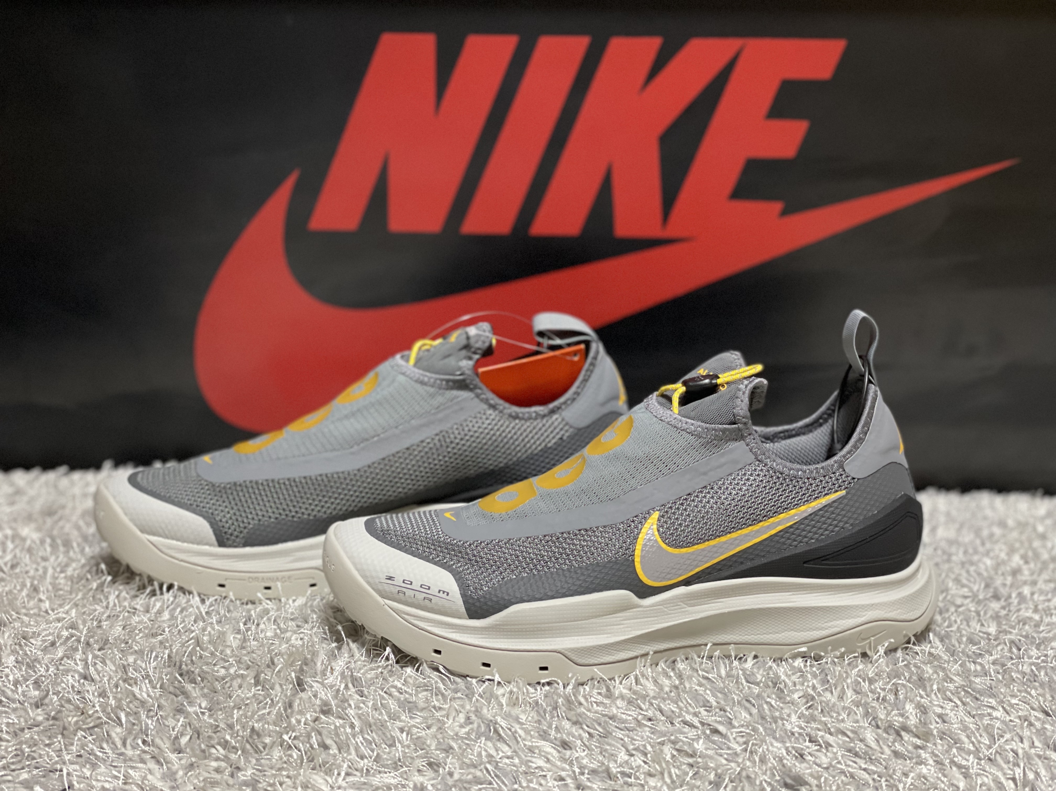 Nike ACG Zoom Air AO Smoke Grey 착용 스타일 - 1