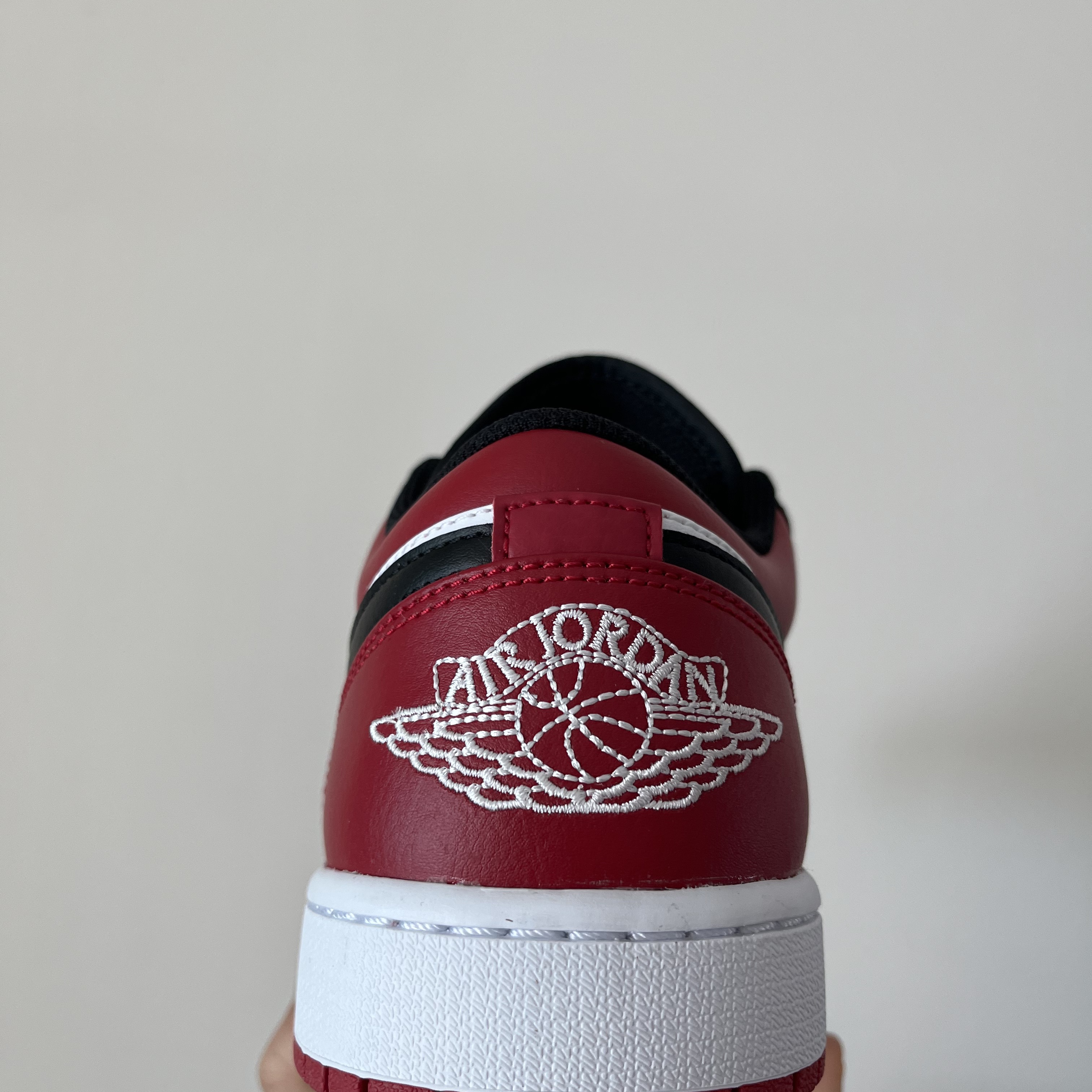 Jordan 1 Low Bred Toe, (GS) Jordan 1 Low Bred Toe 착용 스타일 - 2