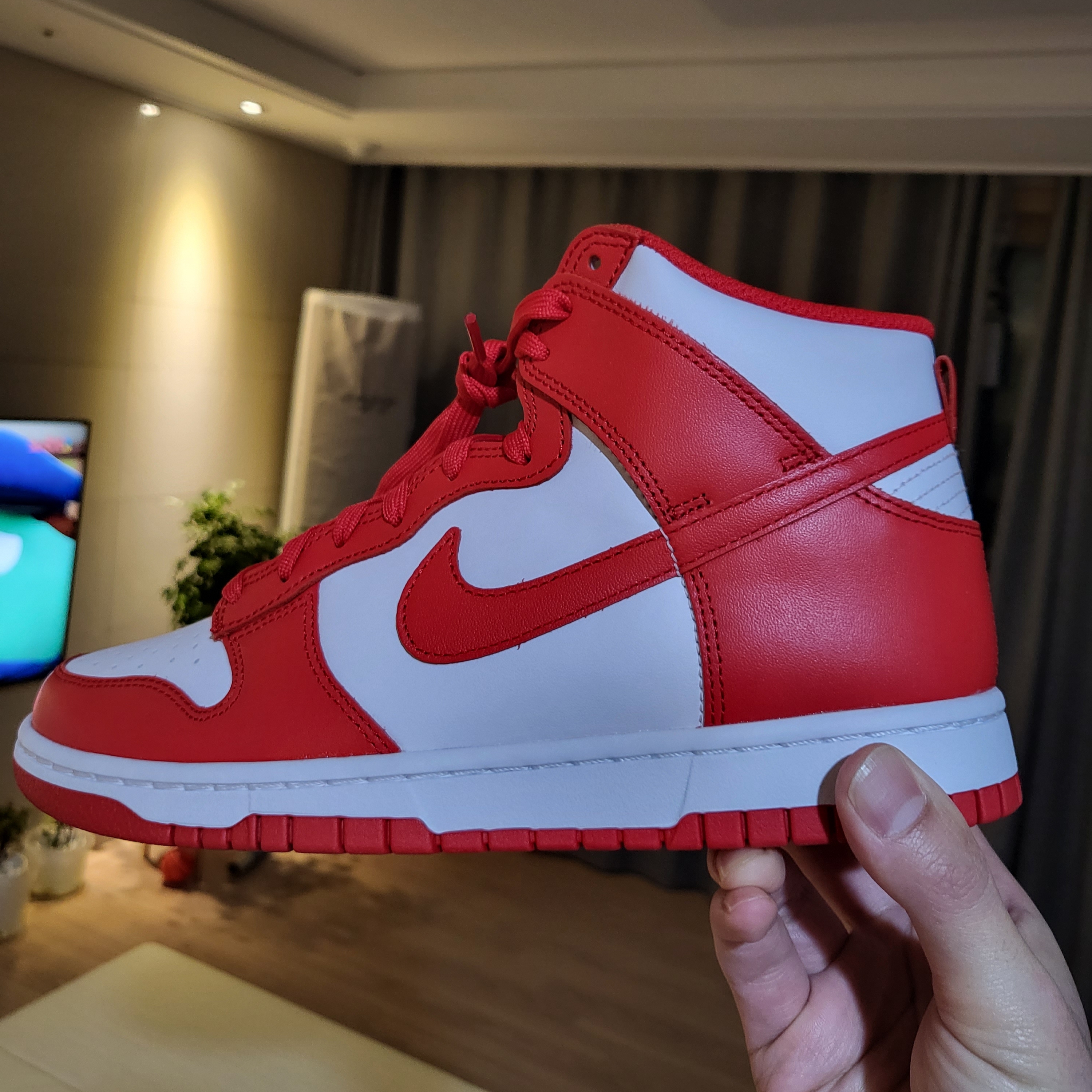 Nike Dunk High Retro Championship White and Red 착용 스타일