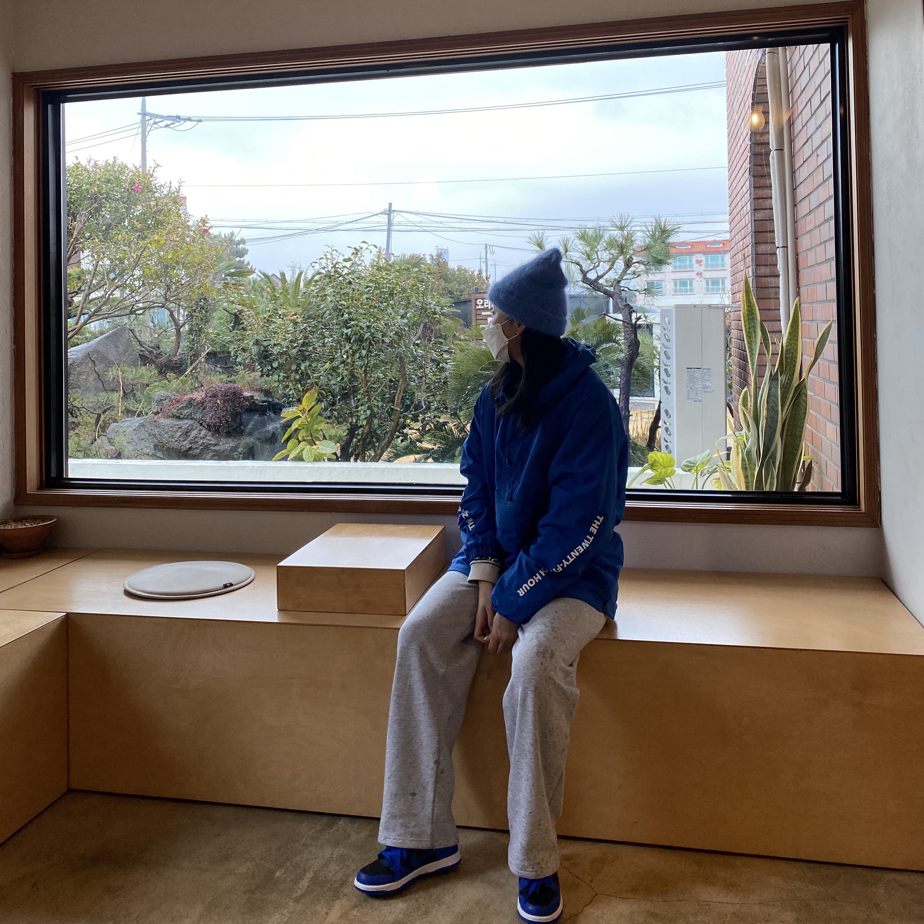 (GS) Nike Dunk Low Retro Hyper Cobalt 착용 스타일 - 2