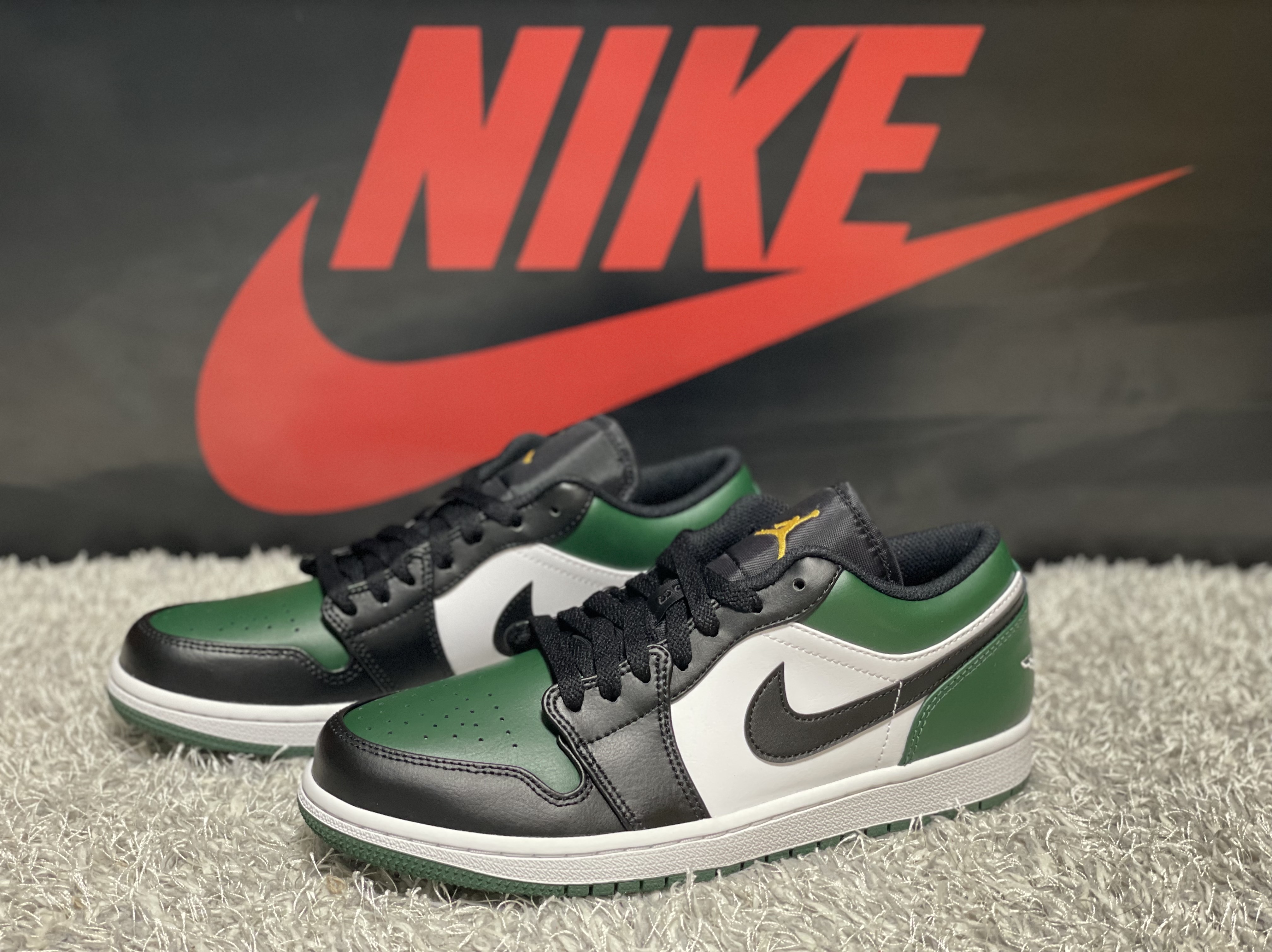Jordan 1 Low Green Toe 착용 스타일 - 1