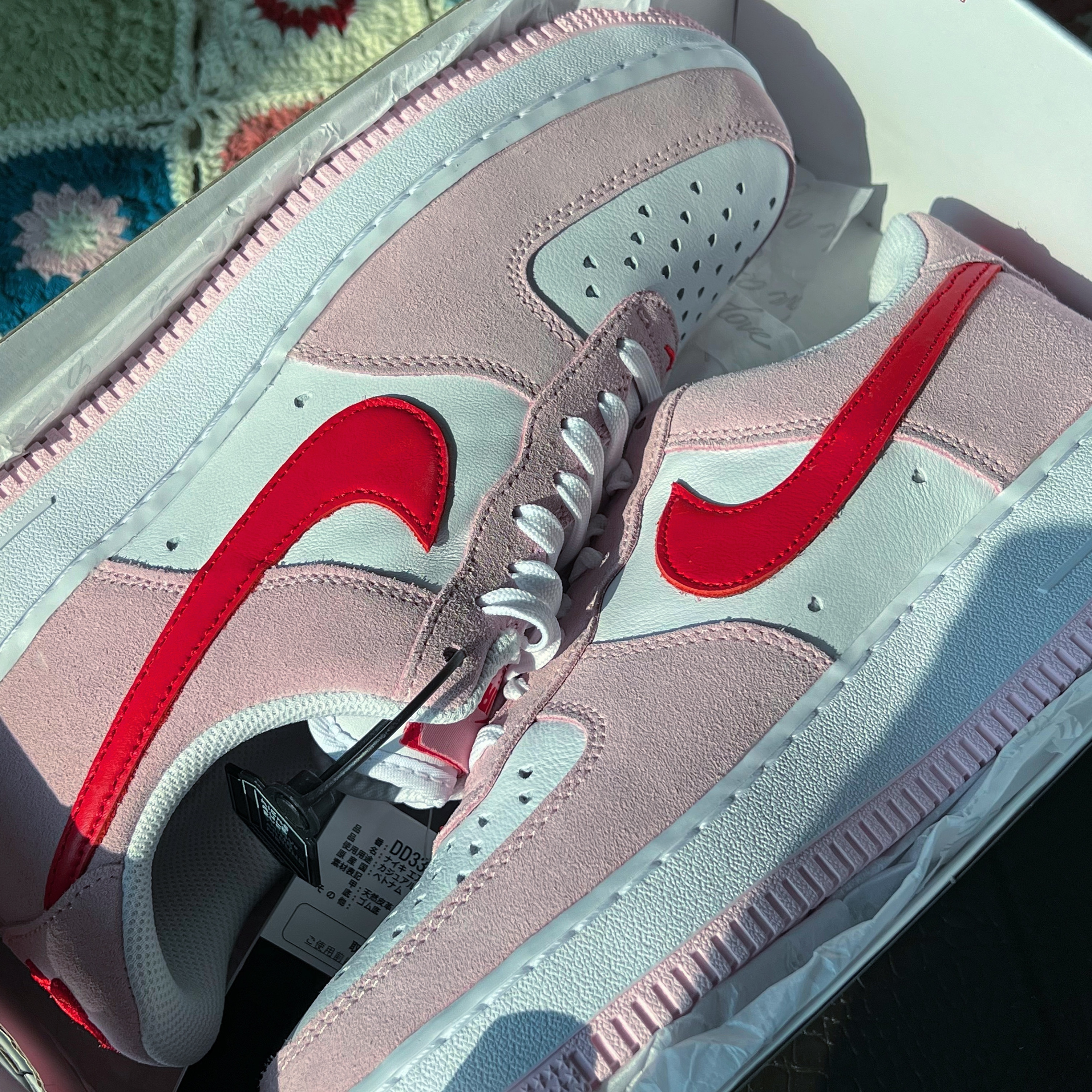 Nike Air Force 1 '07 QS Valentine's Day 착용 스타일
