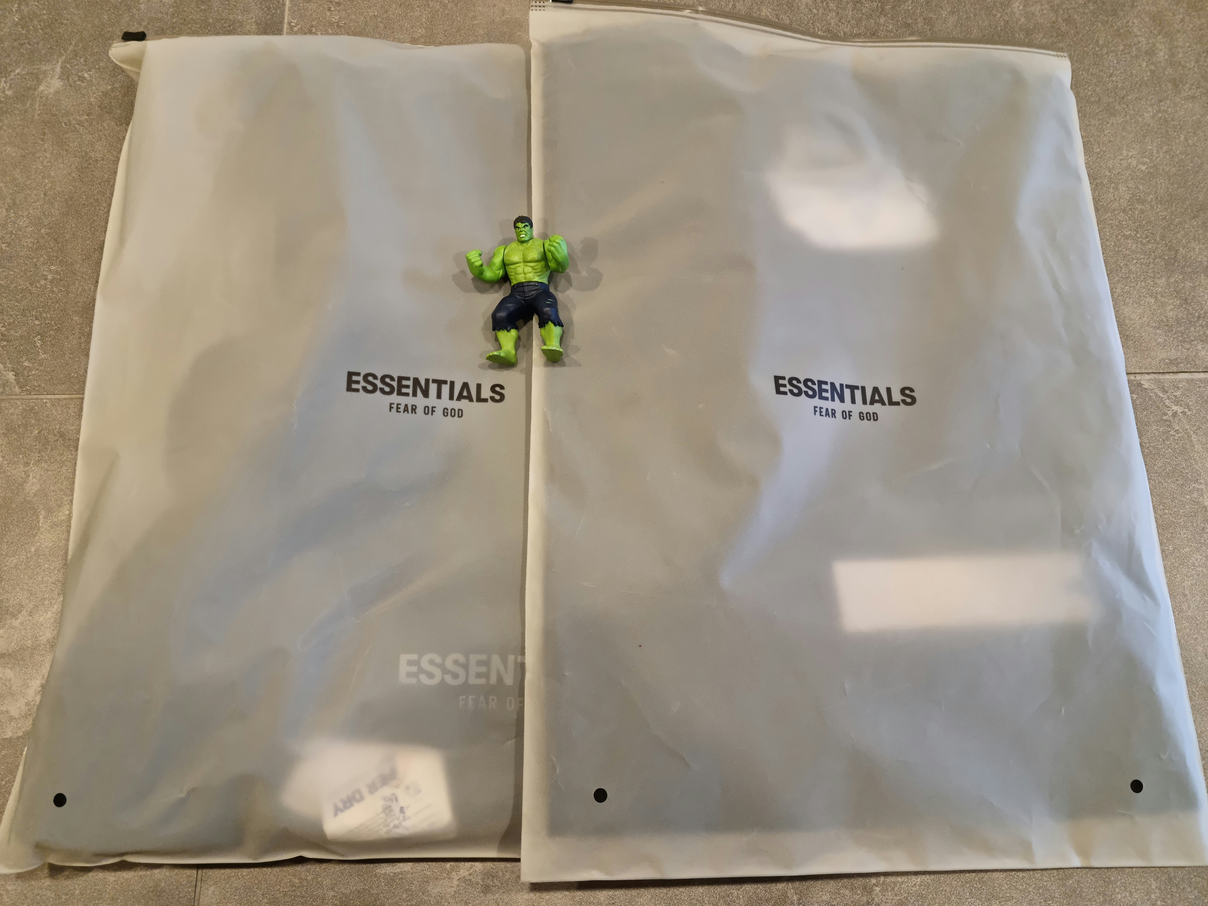 Essentials The Core Collection T-Shirt Black, Essentials Sweatshorts Black 2020 착용 스타일