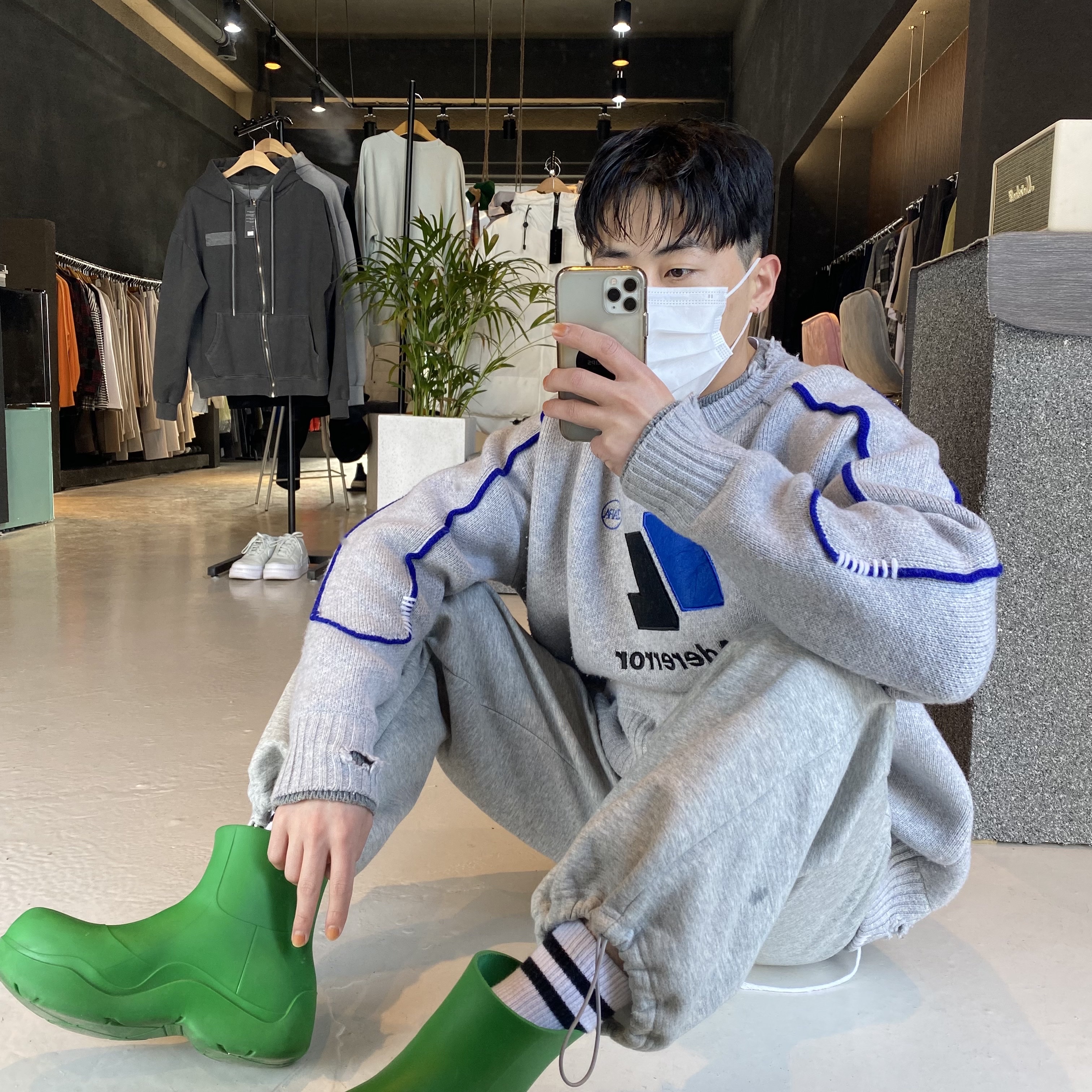 Bottega Veneta Puddle Ankle Boots Grass, Zara x Ader Error Oversize Sweater Grey 착용 스타일
