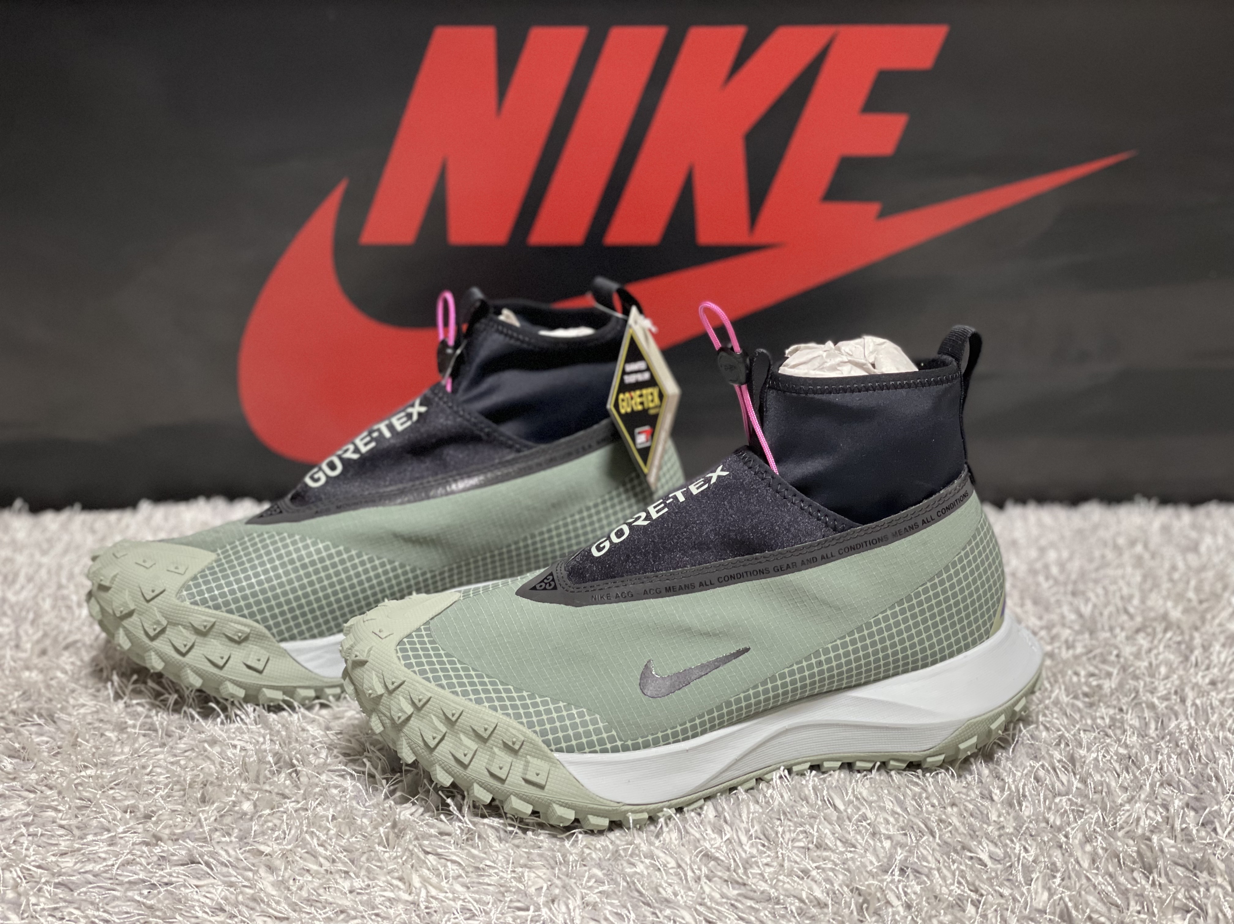 Nike ACG Mountain Fly Gore-Tex Clay Green 착용 스타일 - 1