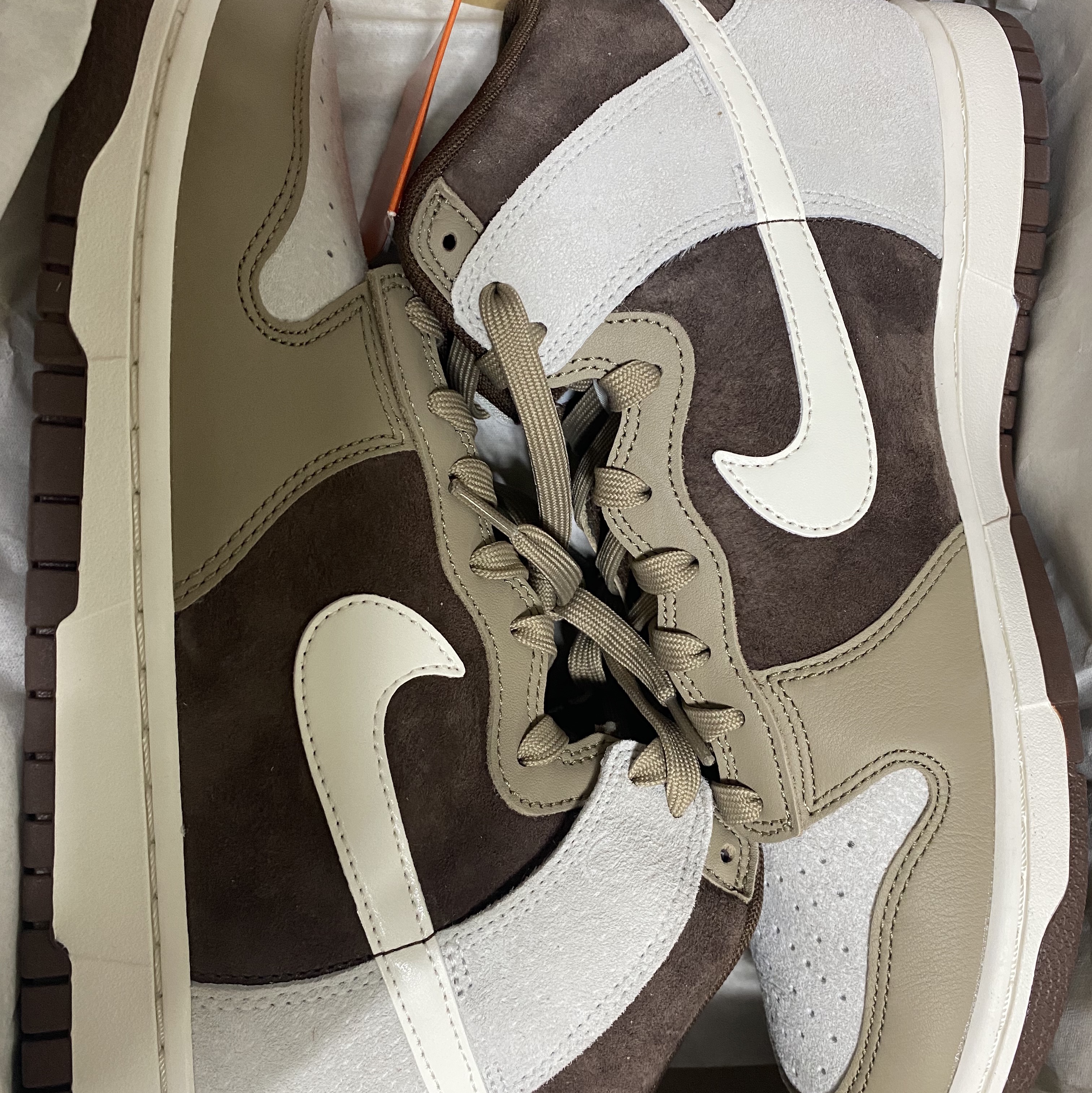 Nike Dunk High Retro PRM Light Chocolate 착용 스타일 - 2