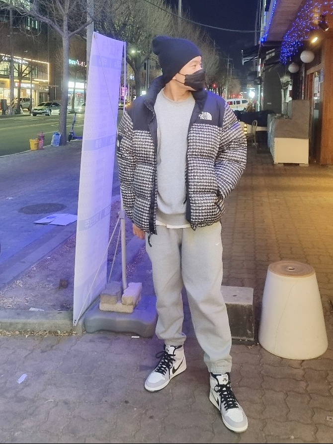 Supreme x The North Face Studded Nuptse Jacket Black - 21SS, Nike NRG Solo Swoosh Fleece Pants Dark Grey Heather - Asia 착용 스타일 - 2