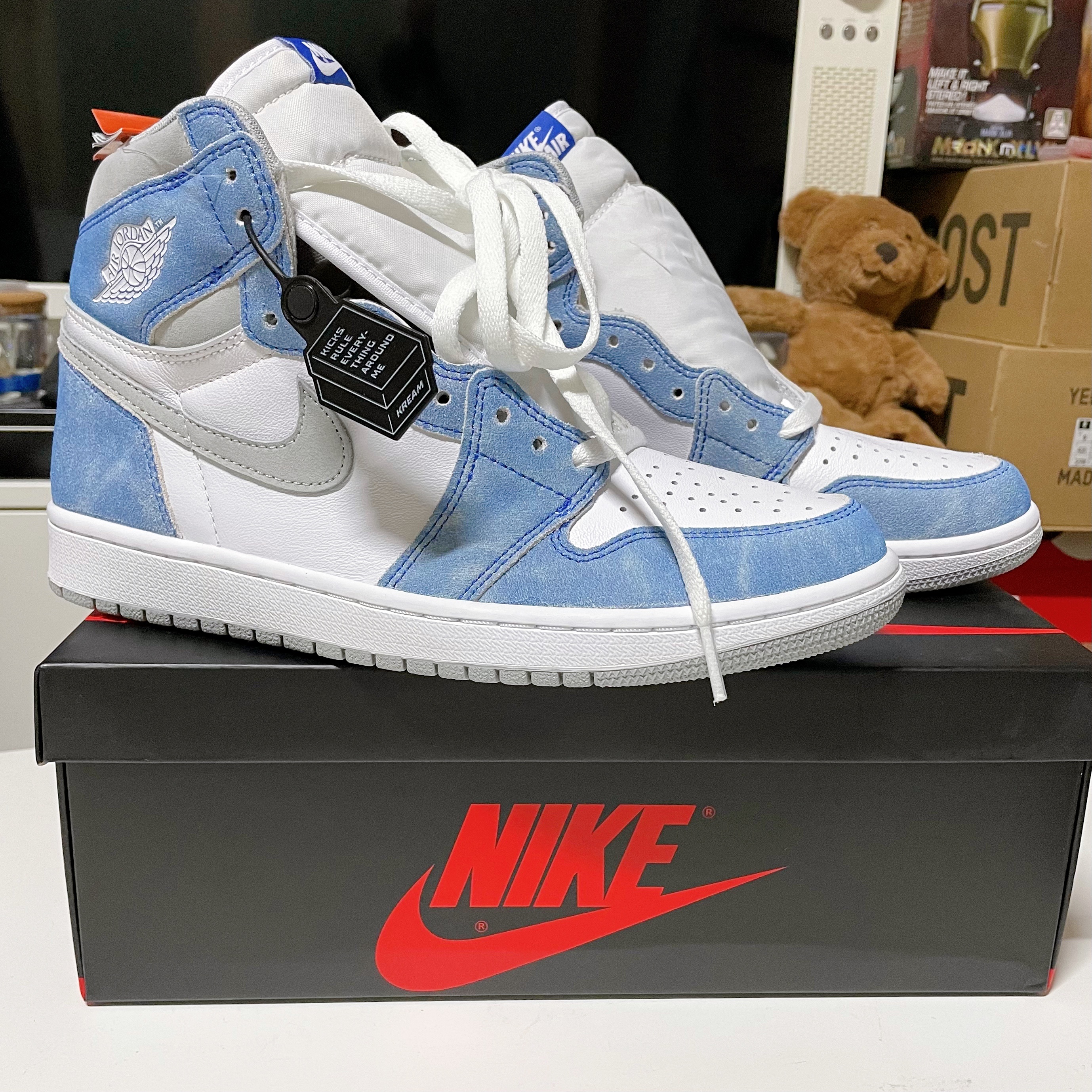 Jordan 1 Retro High OG Hyper Royal 착용 스타일